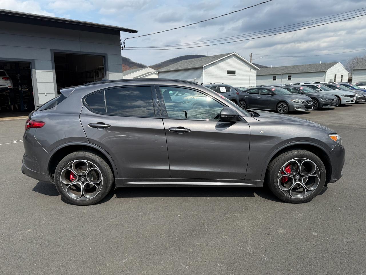Alfa Romeo Stelvio  2023