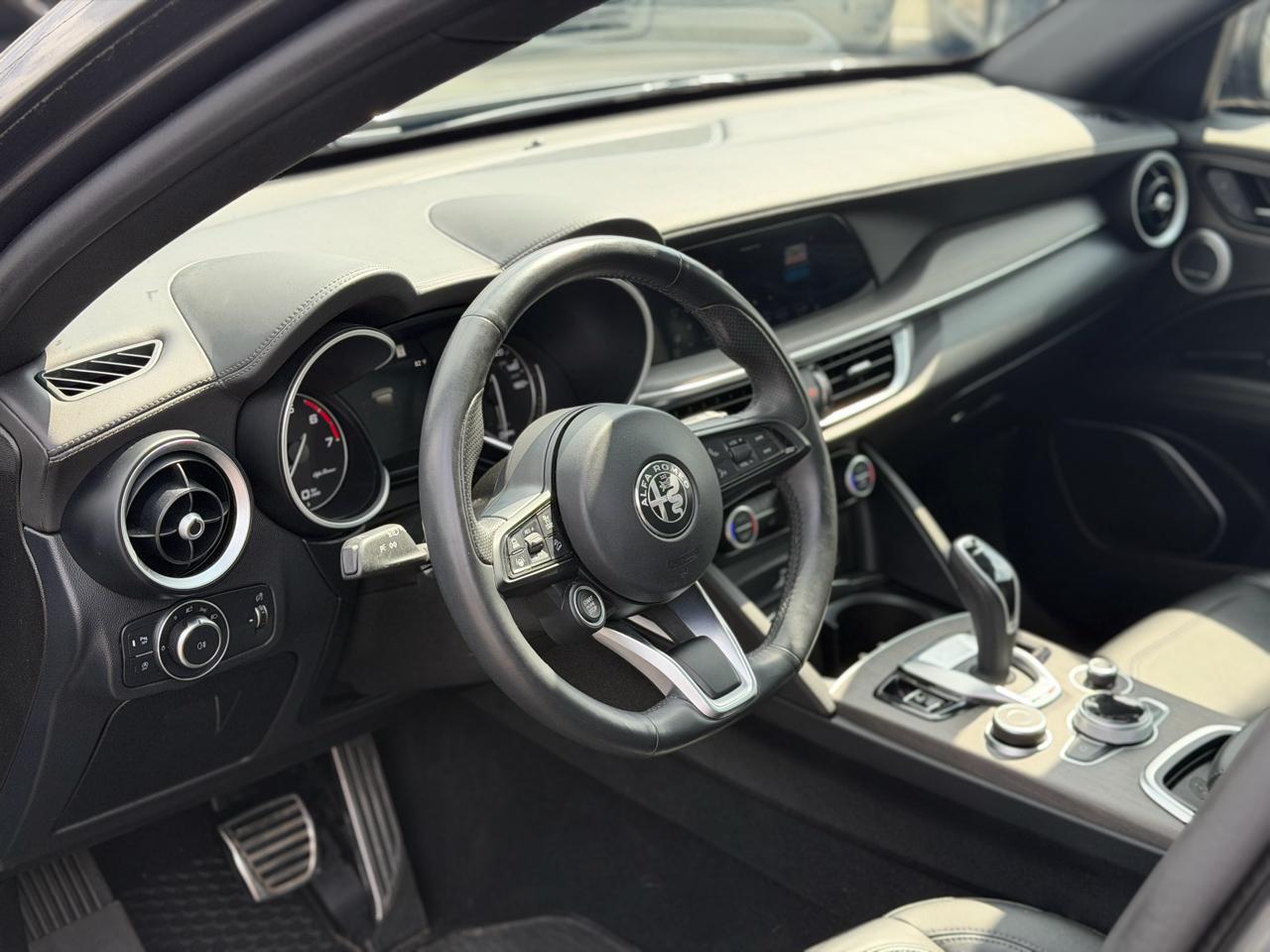 Alfa Romeo Stelvio  2023