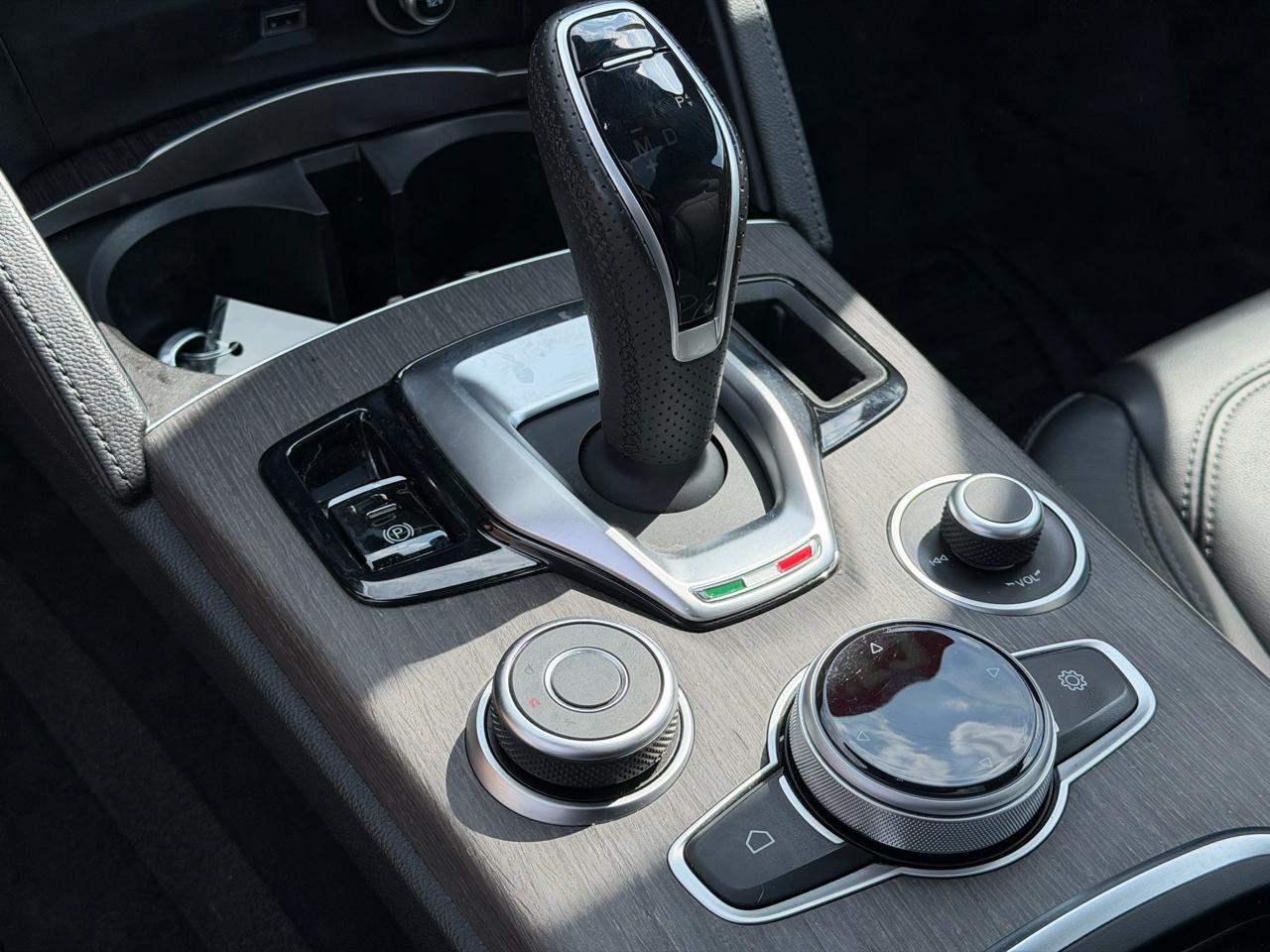 Alfa Romeo Stelvio  2023