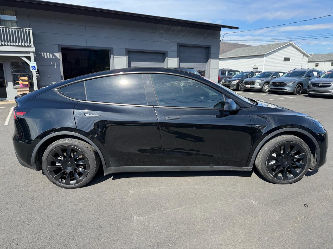 Tesla Model Y  2023