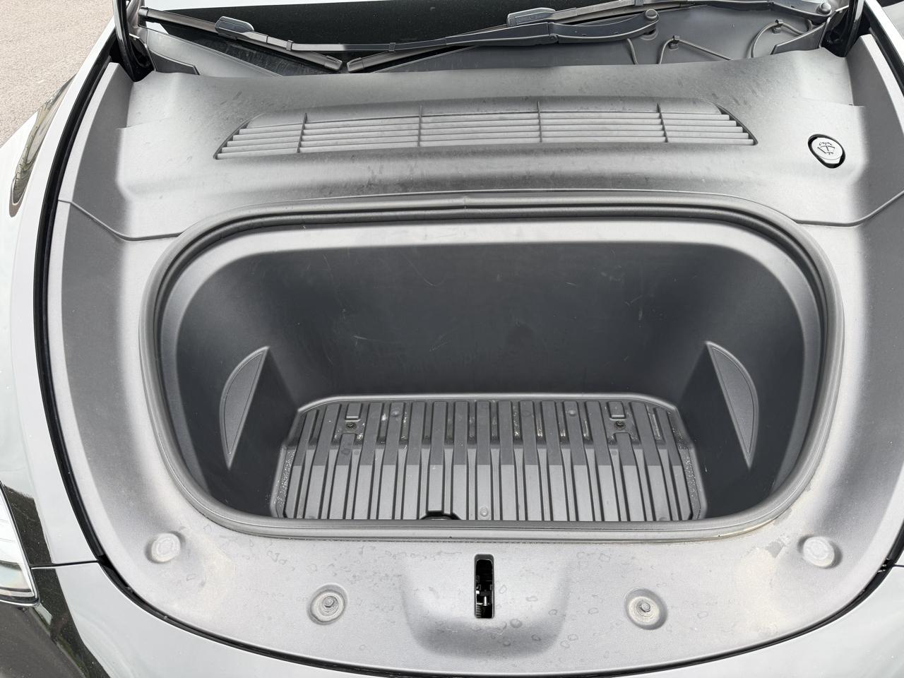 Tesla Model Y  2023