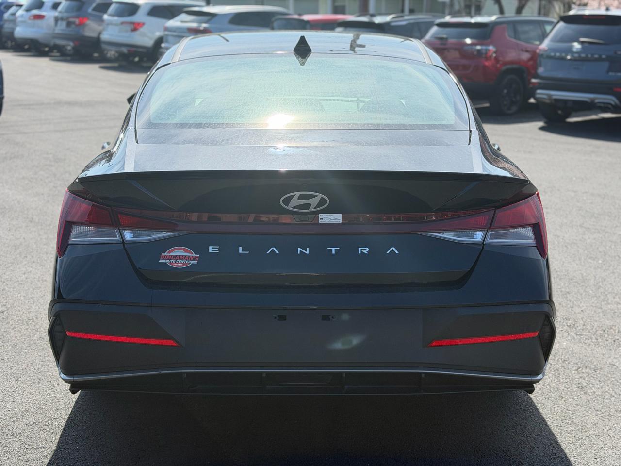Hyundai Elantra  2025