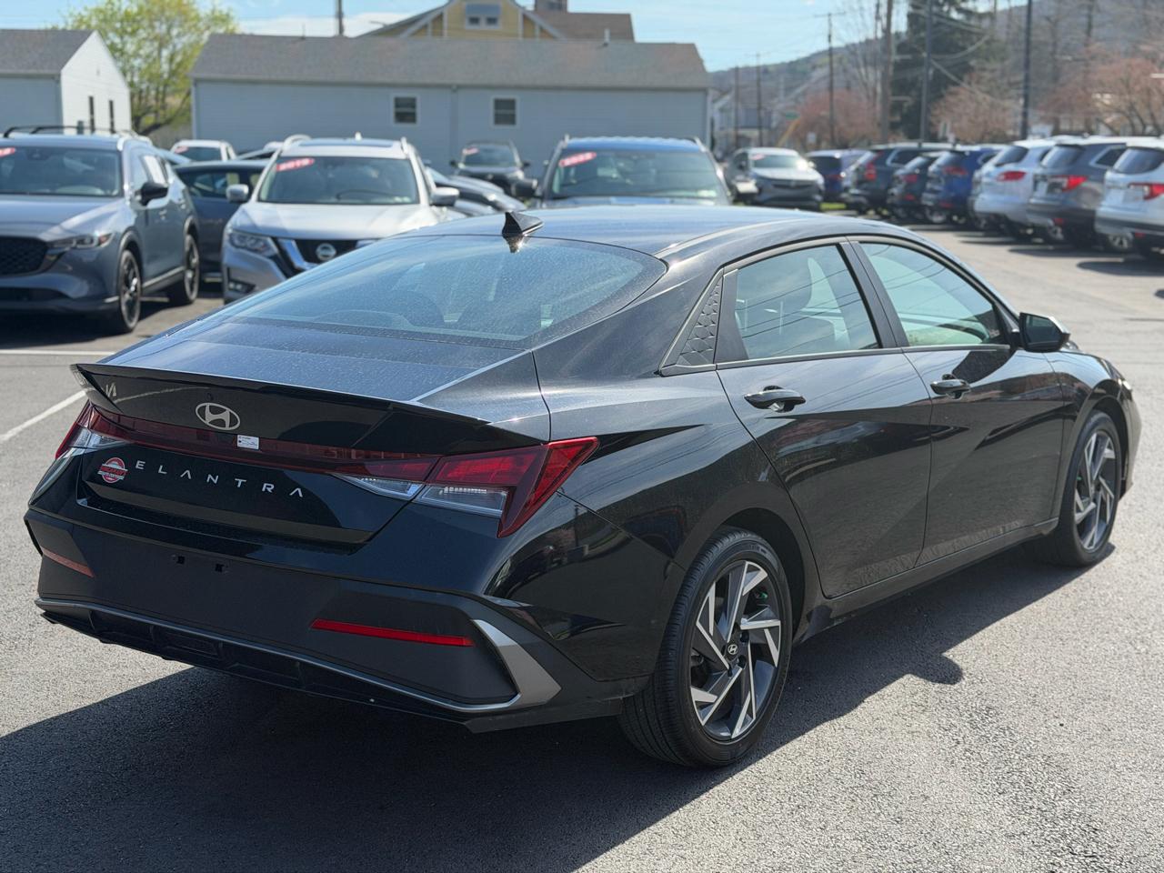 Hyundai Elantra  2025