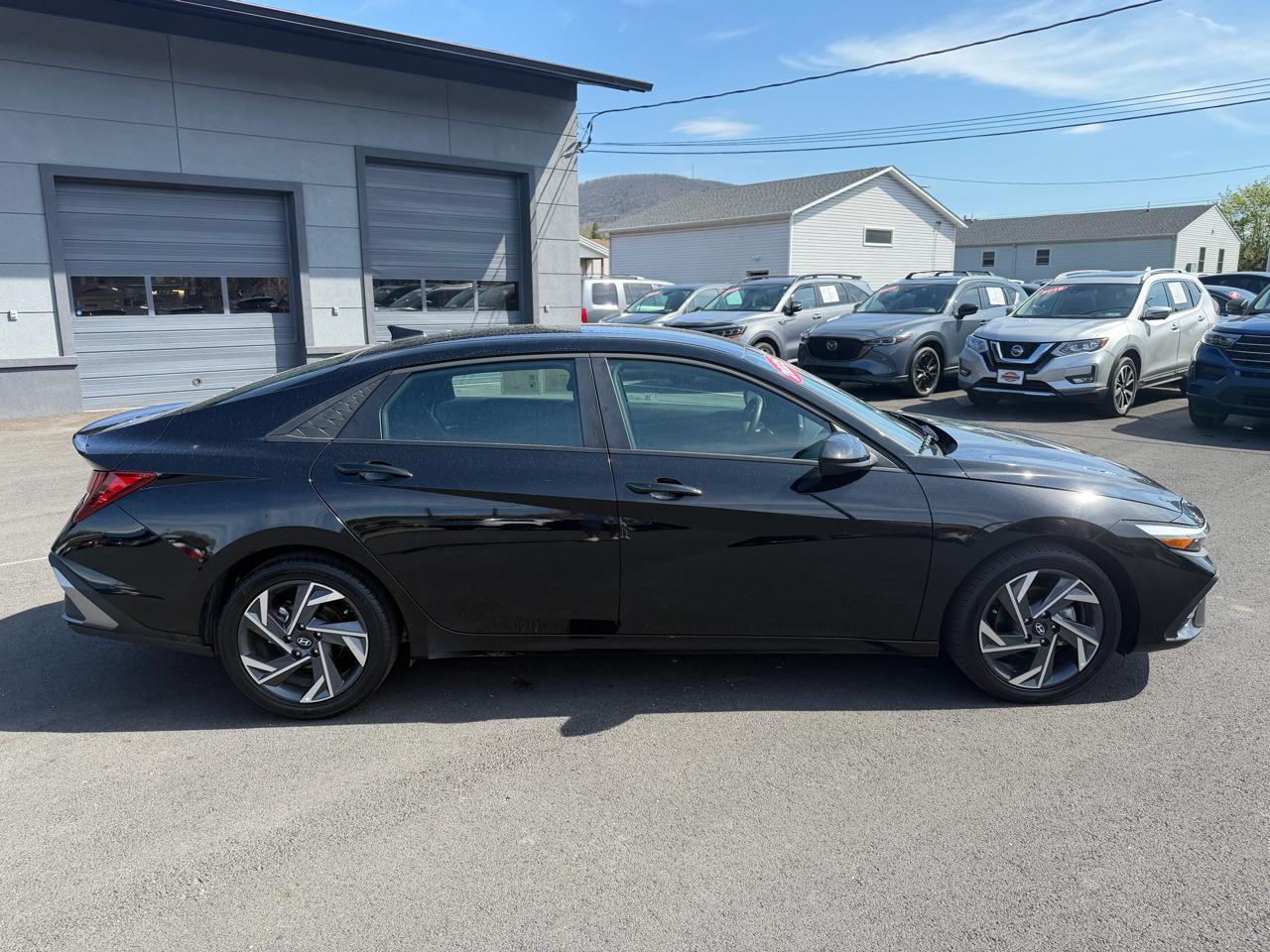 Hyundai Elantra  2025