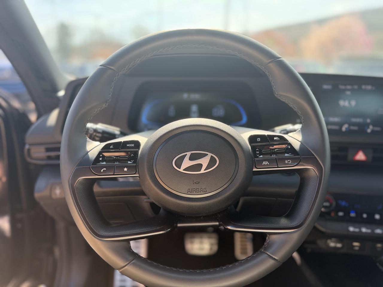 Hyundai Elantra  2025