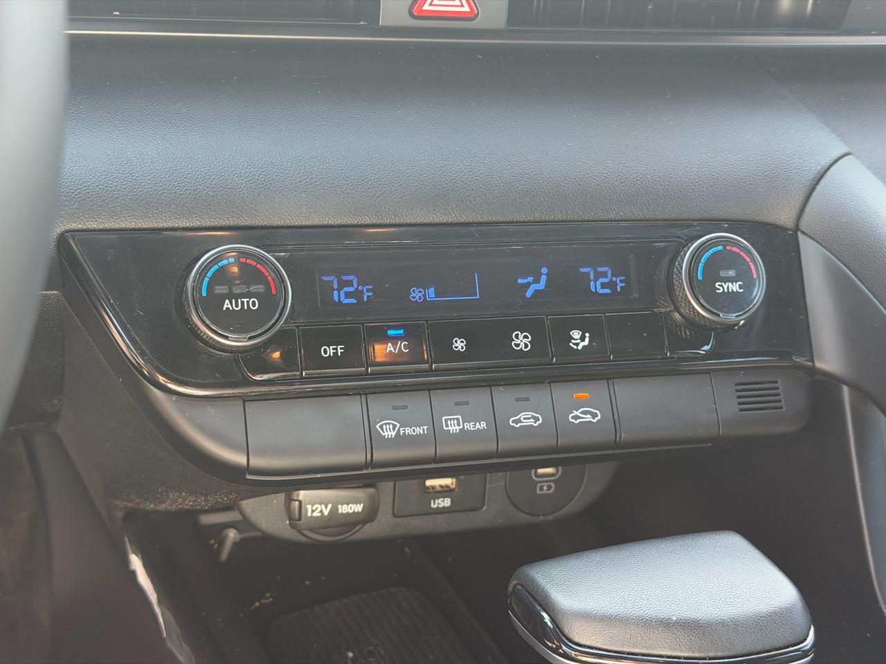 Hyundai Elantra  2025