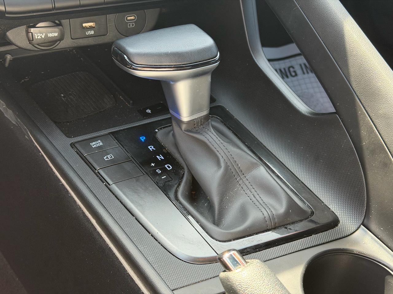 Hyundai Elantra  2025