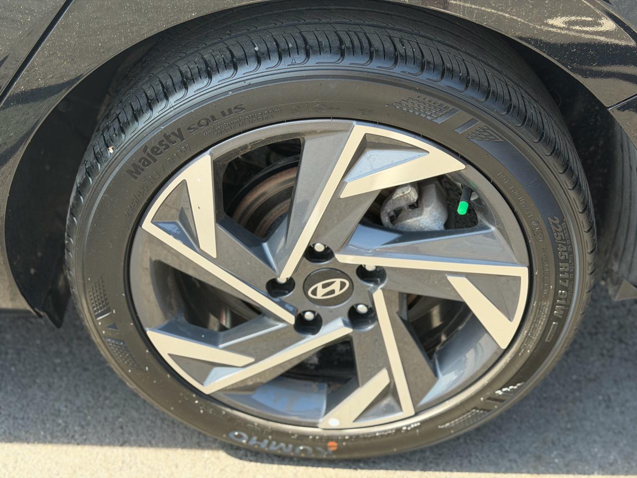 Hyundai Elantra  2025