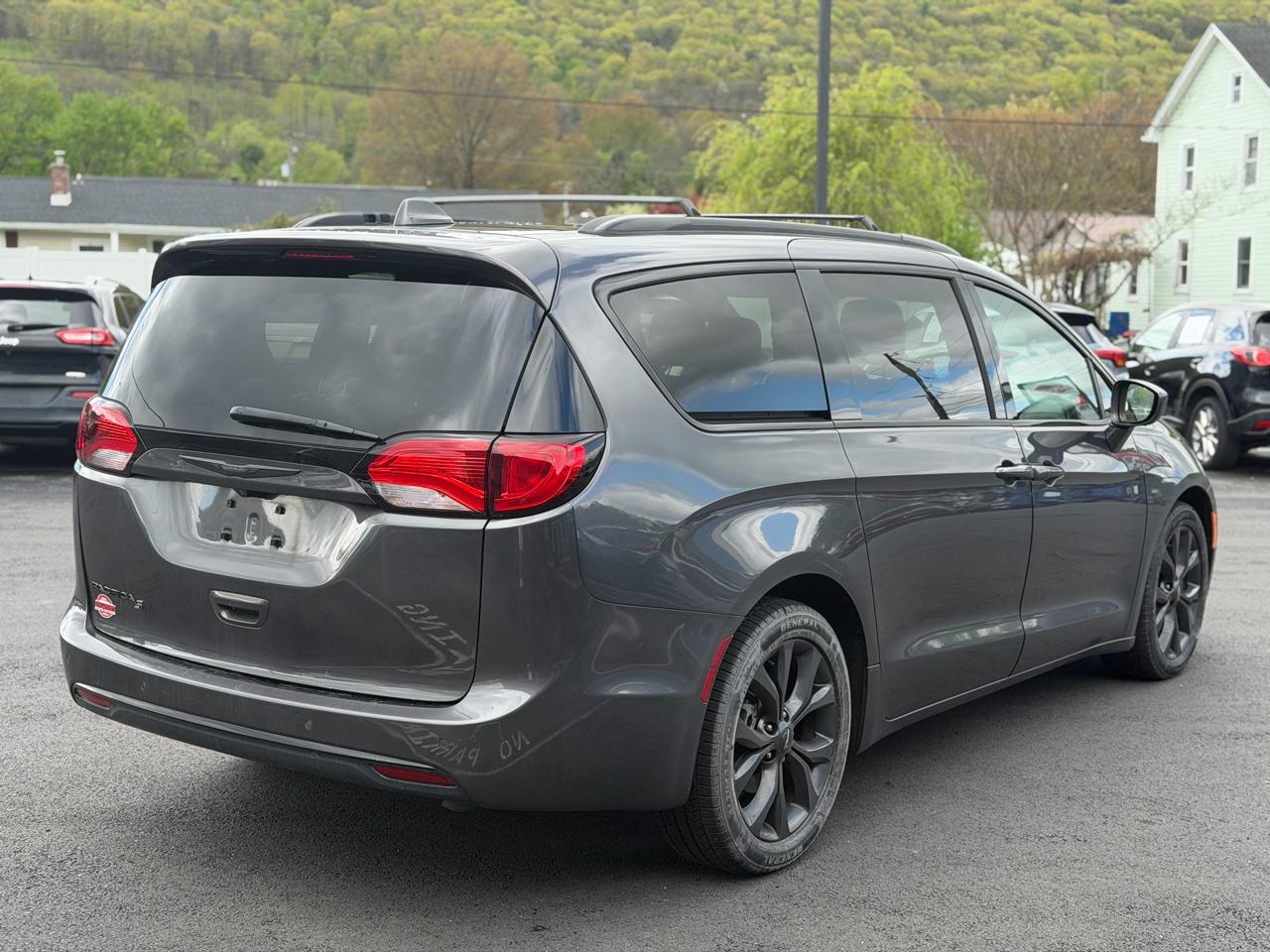 Chrysler Pacifica  2019