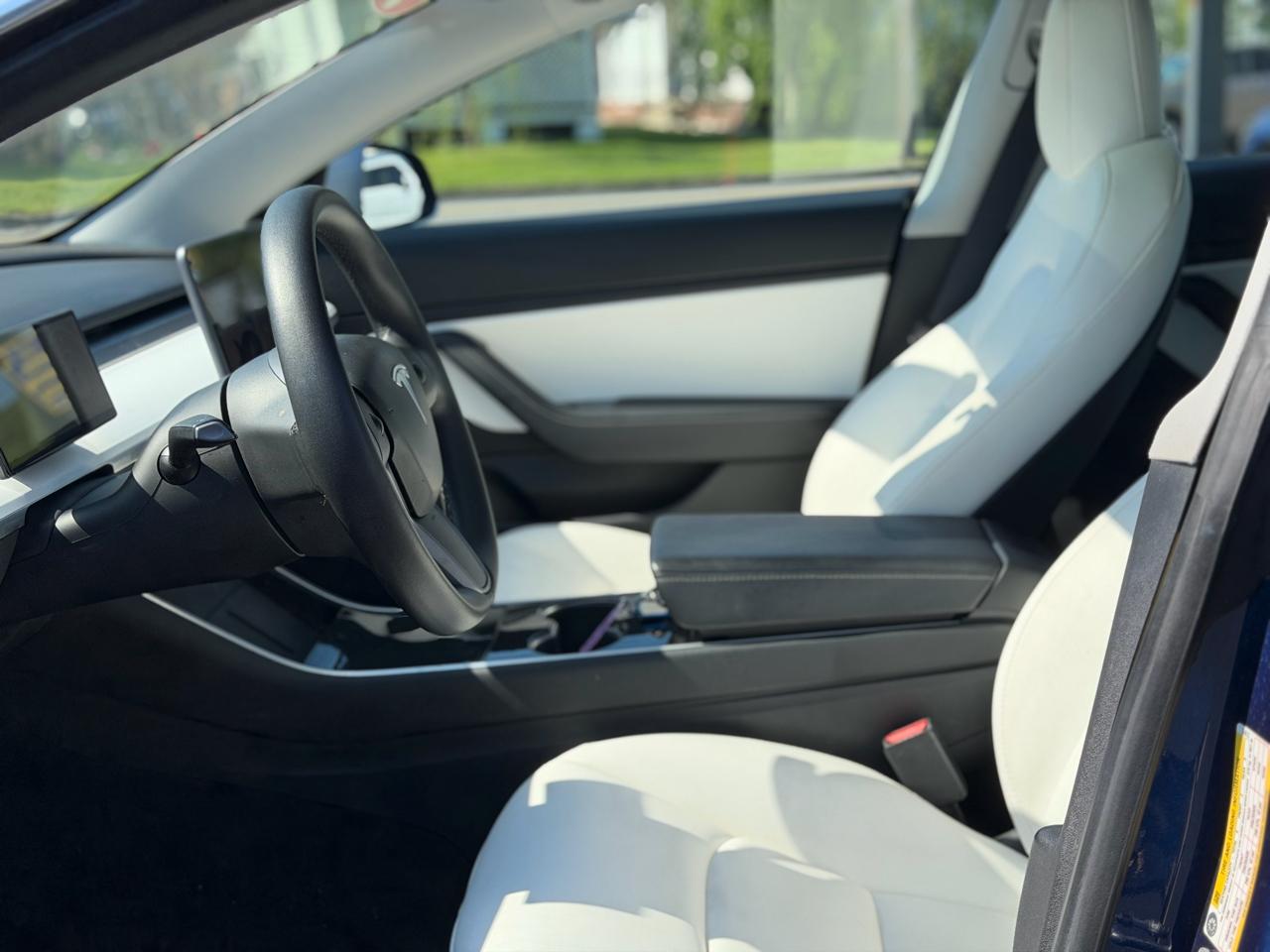 Tesla Model 3  2020