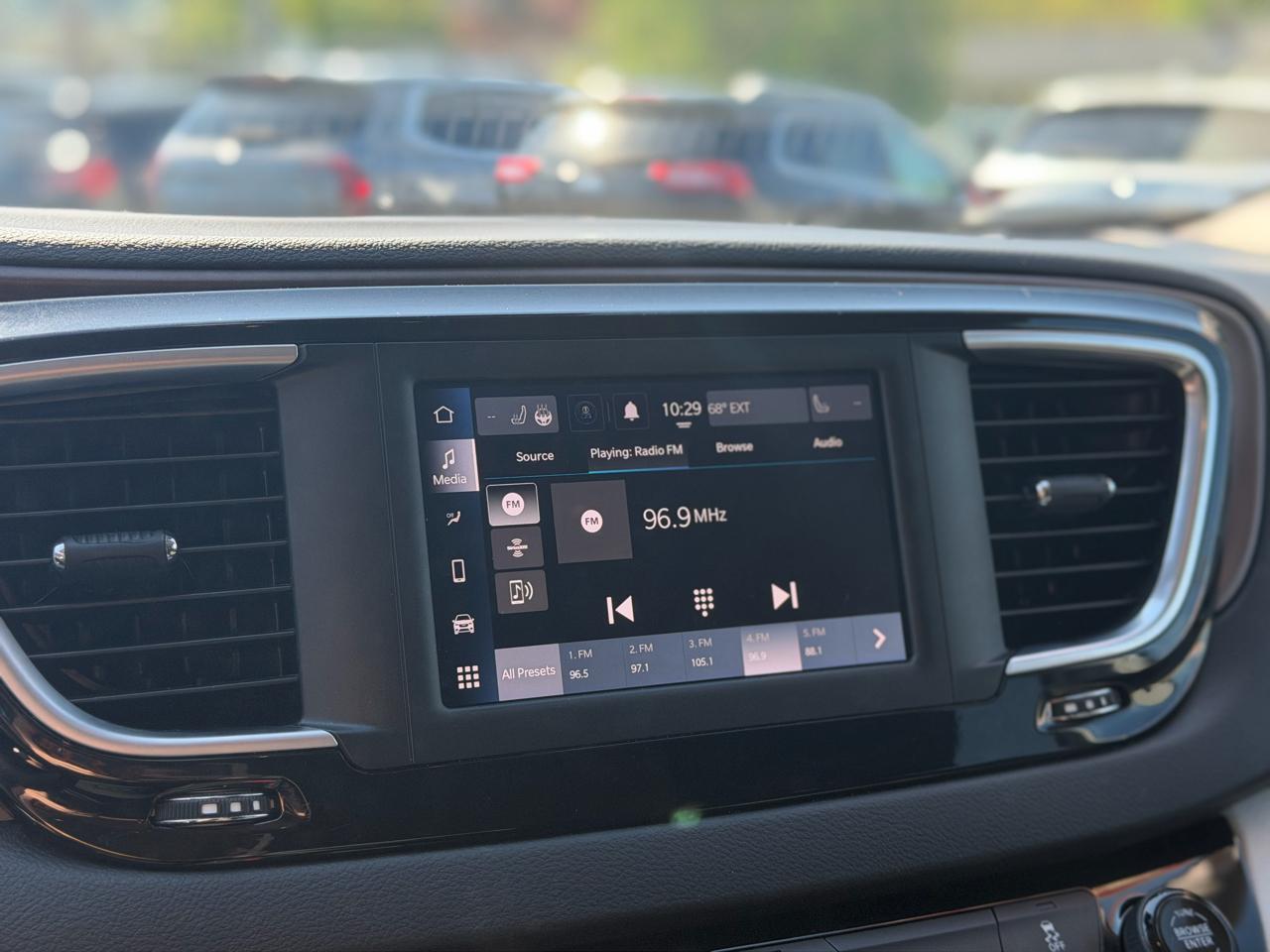 Chrysler Voyager  2023
