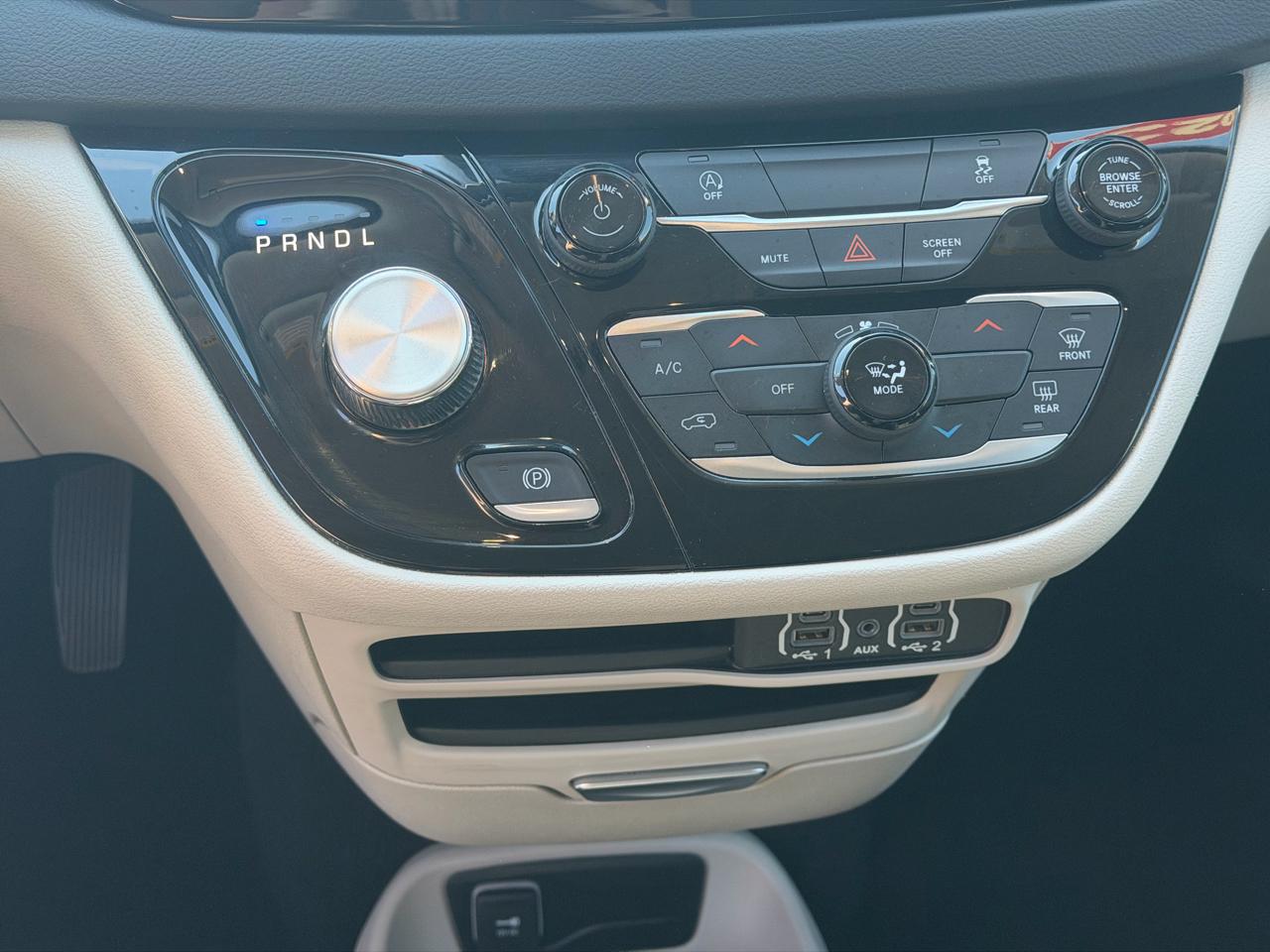 Chrysler Voyager  2023