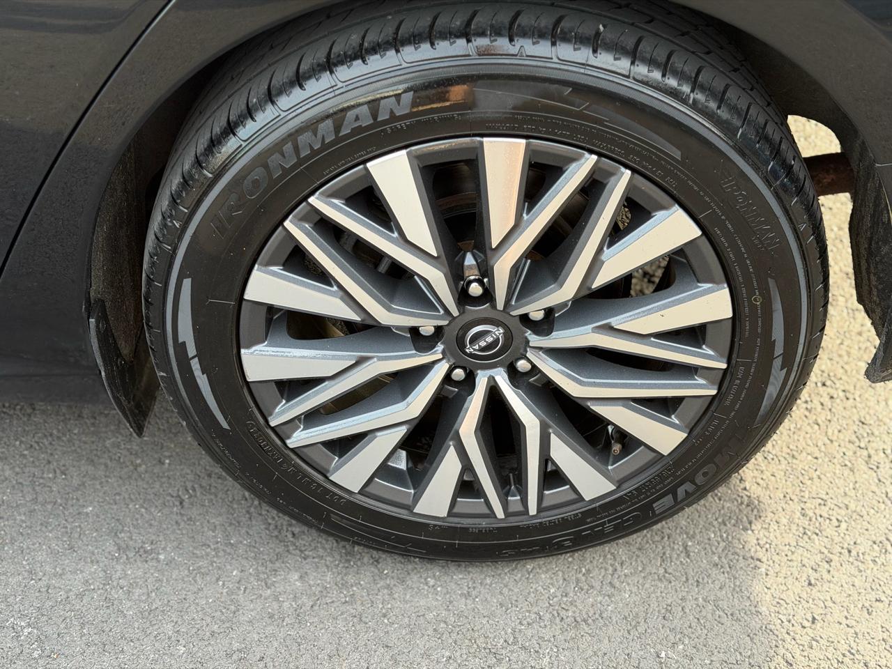 Nissan Altima  2024