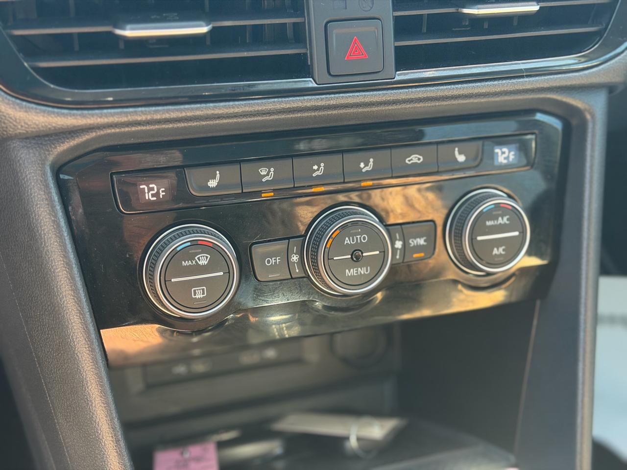Volkswagen Taos  2024