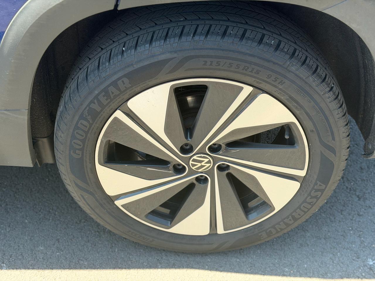 Volkswagen Taos  2024