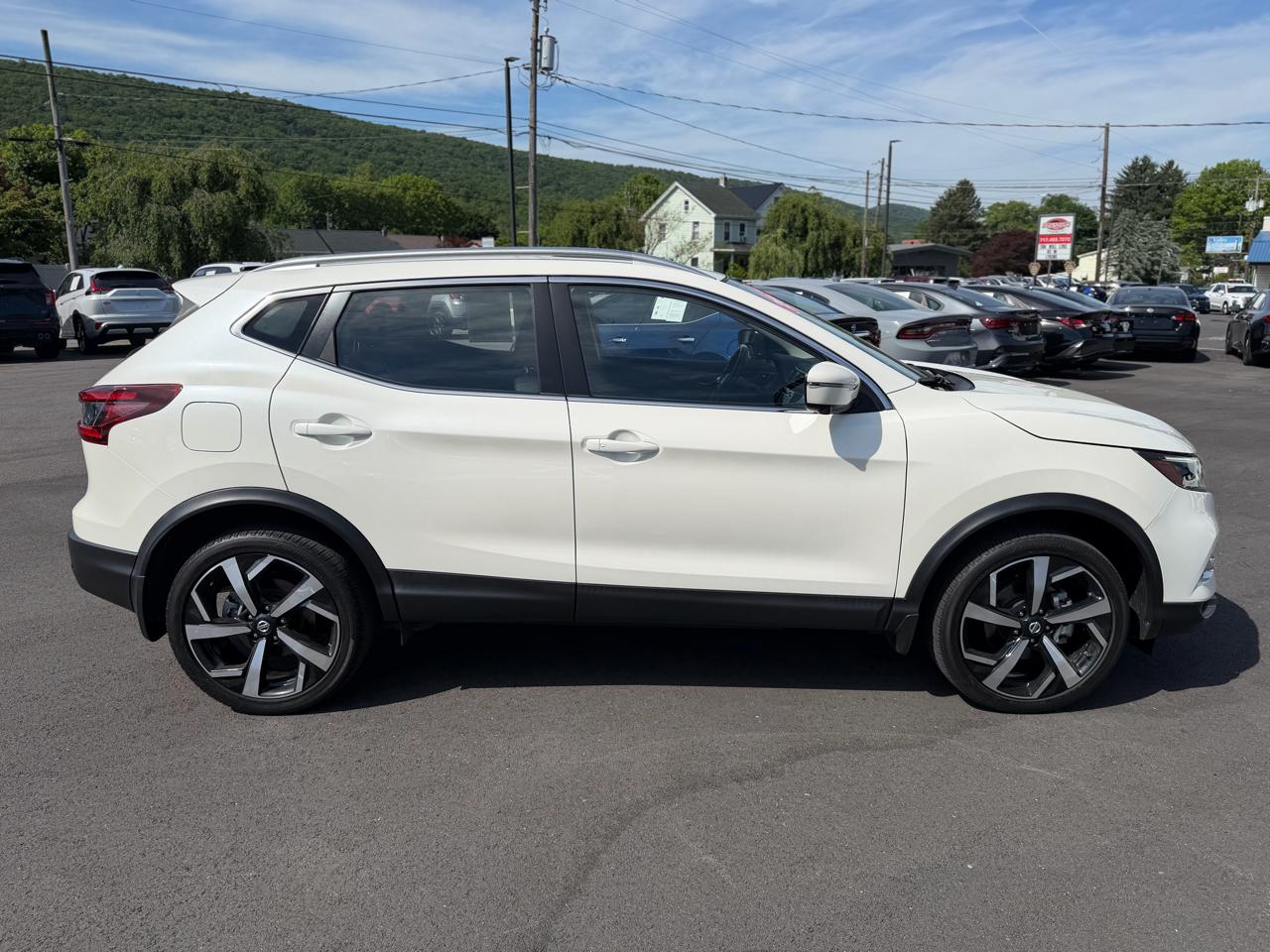 Nissan Rogue Sport  2021