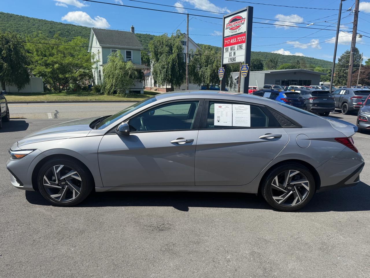 Hyundai Elantra  2025