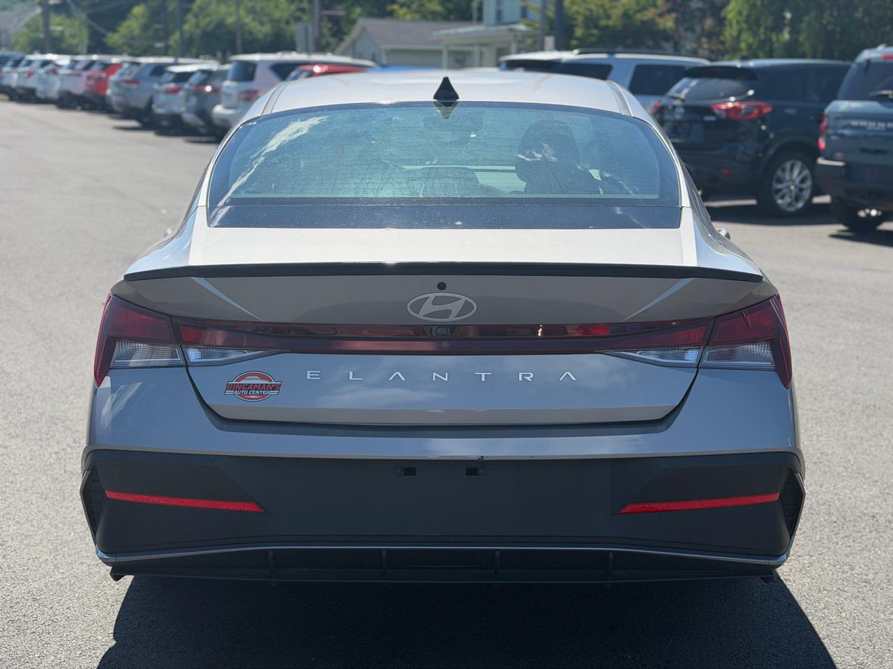 Hyundai Elantra  2025