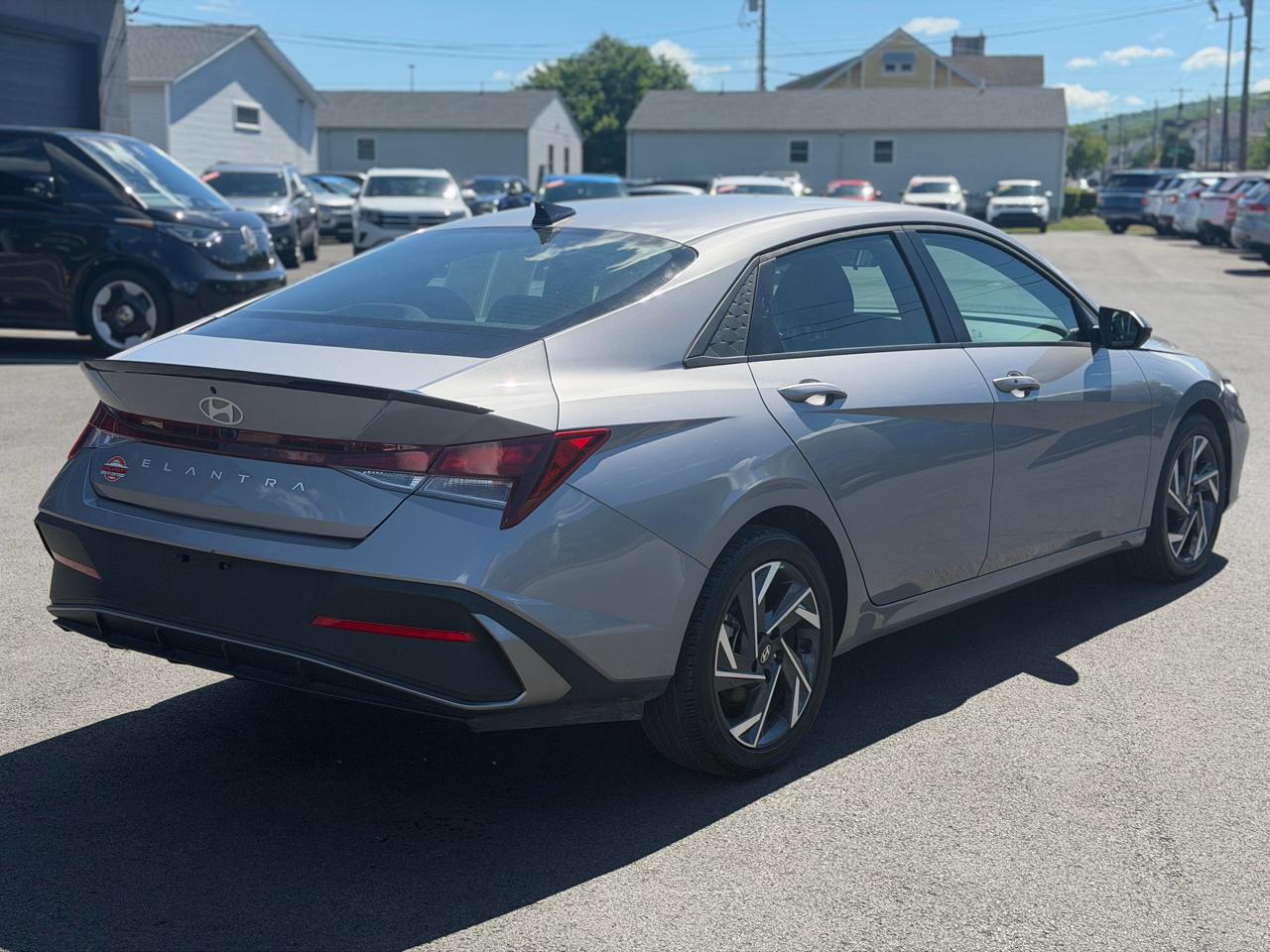 Hyundai Elantra  2025