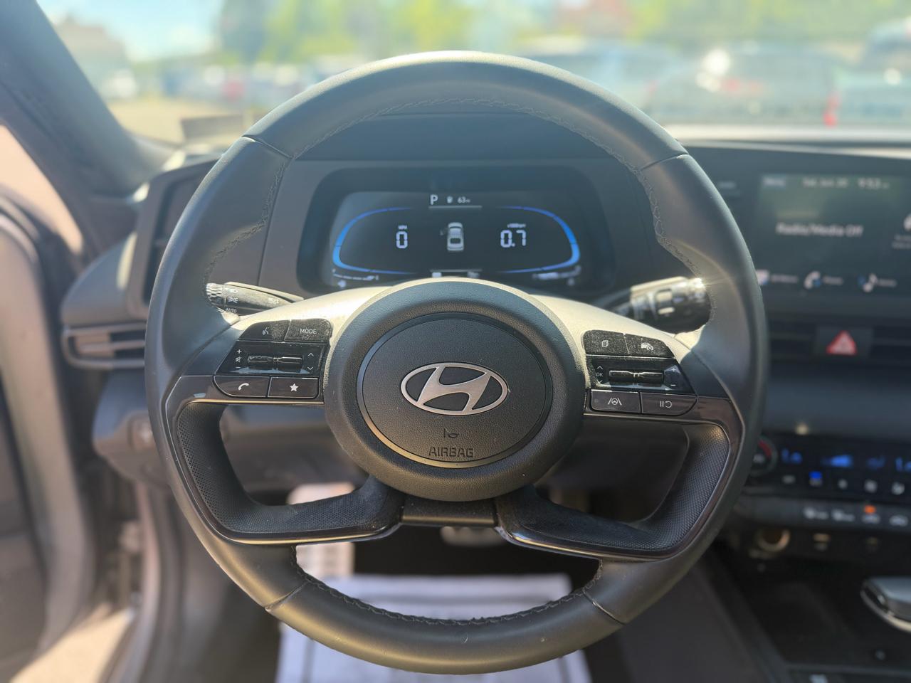 Hyundai Elantra  2025