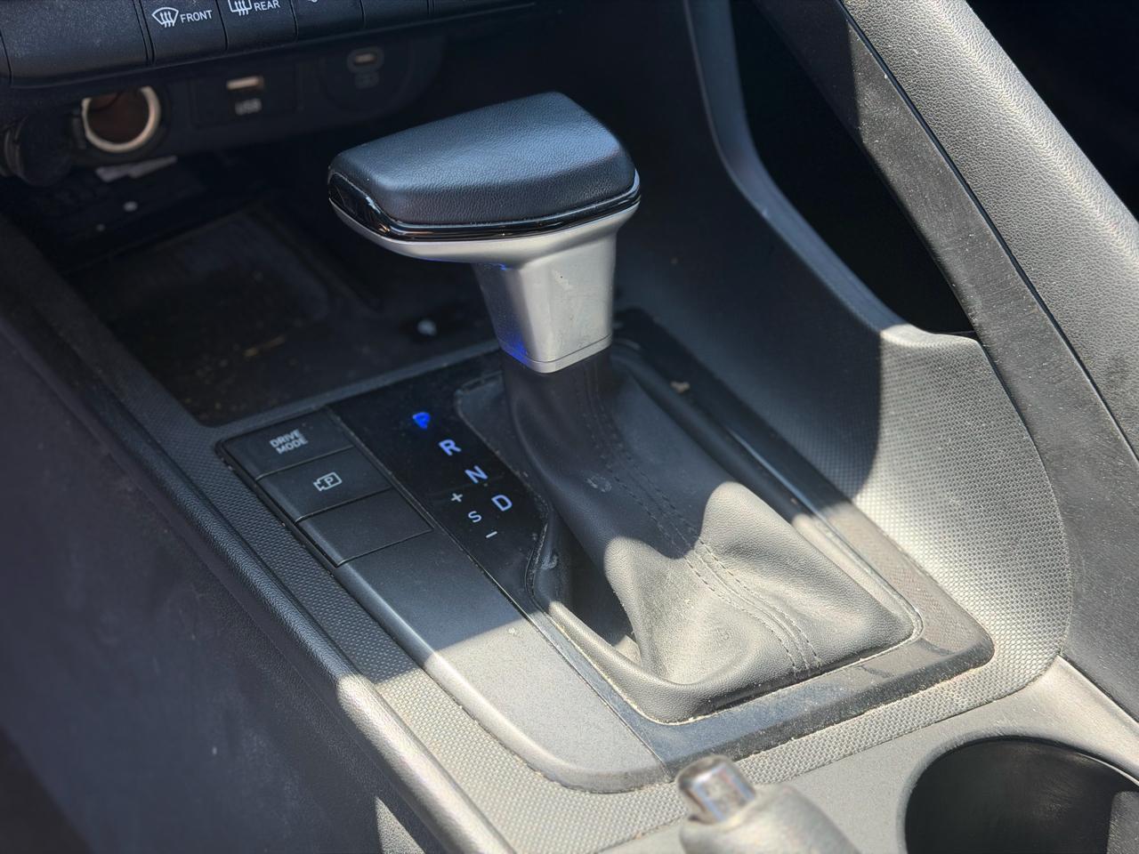 Hyundai Elantra  2025