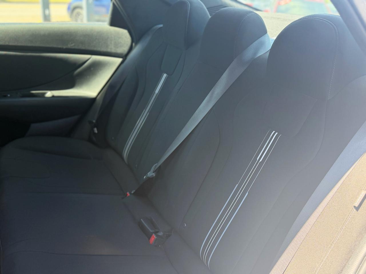 Hyundai Elantra  2025