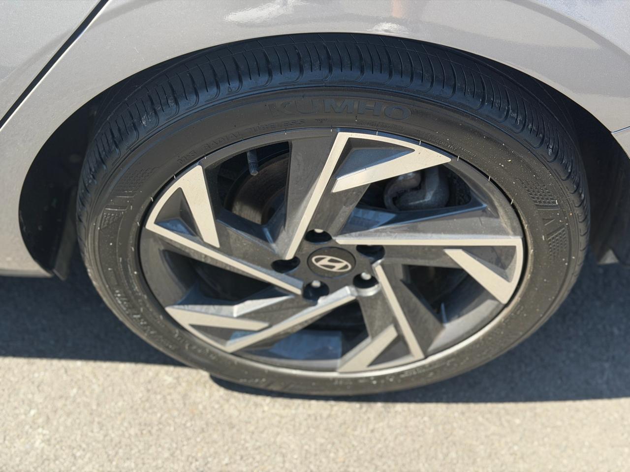 Hyundai Elantra  2025