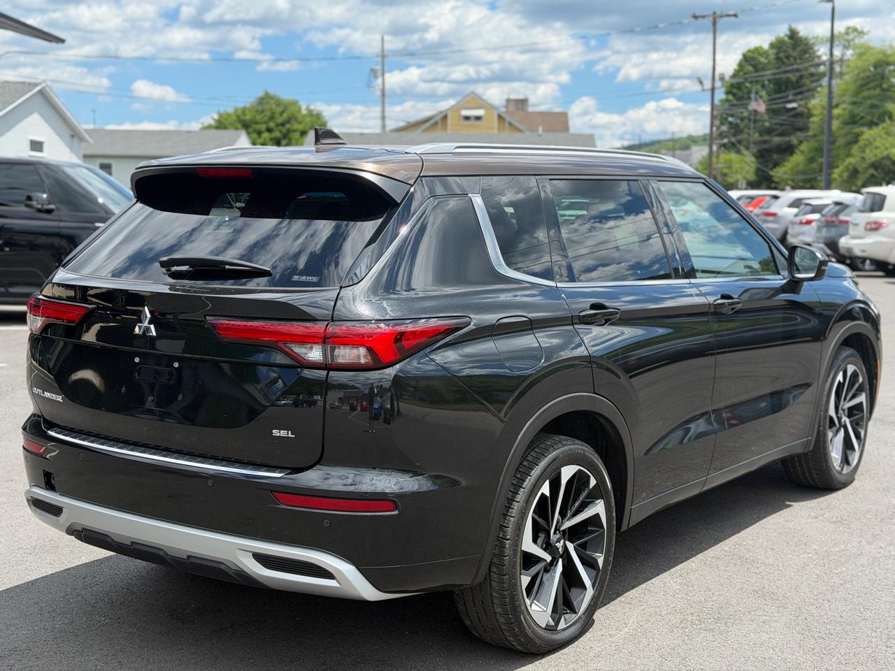 Mitsubishi Outlander  2023