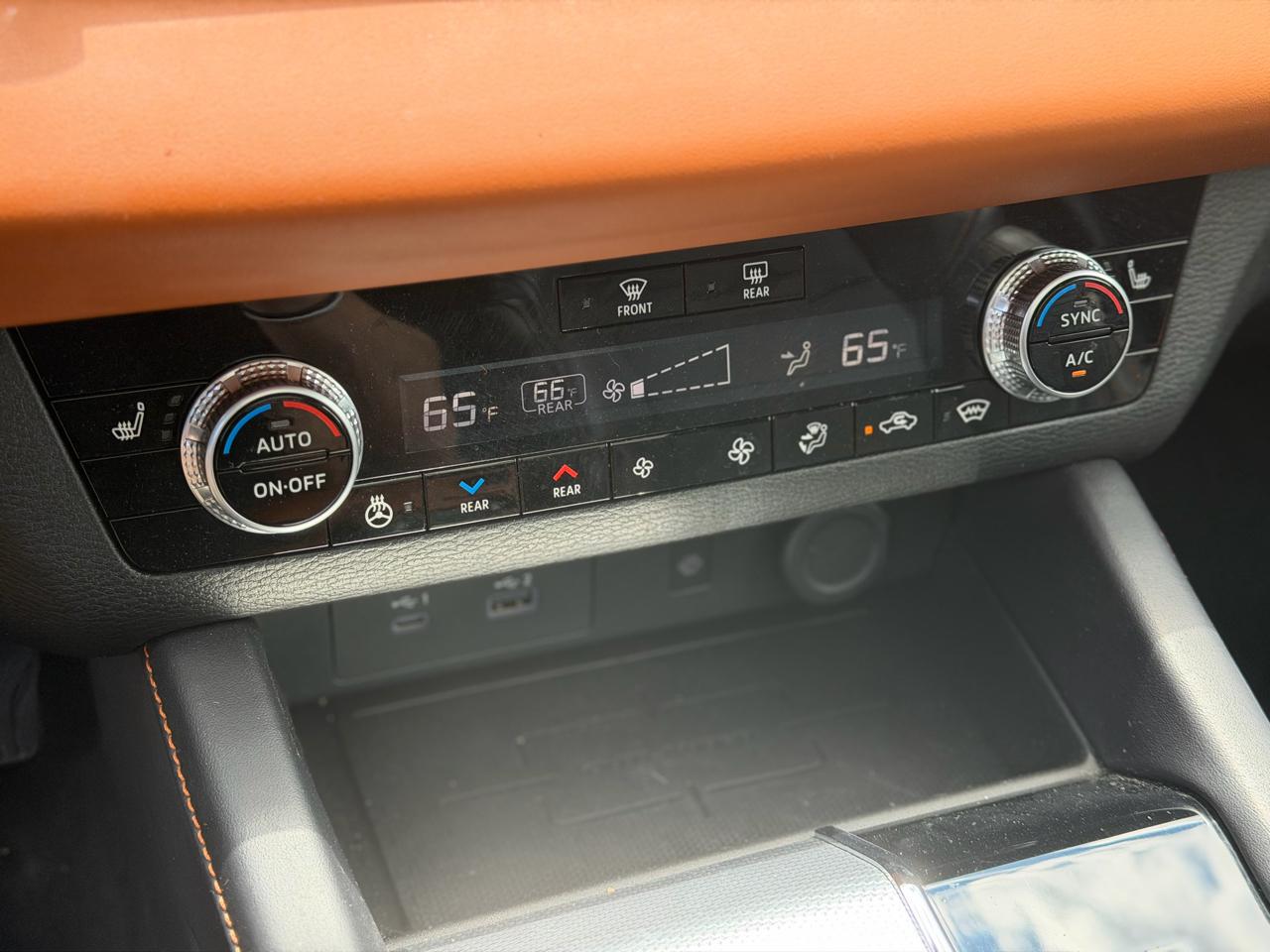 Mitsubishi Outlander  2023