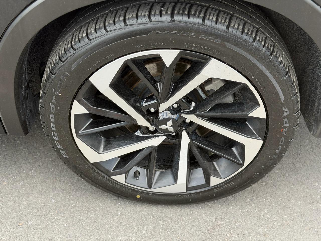 Mitsubishi Outlander  2023
