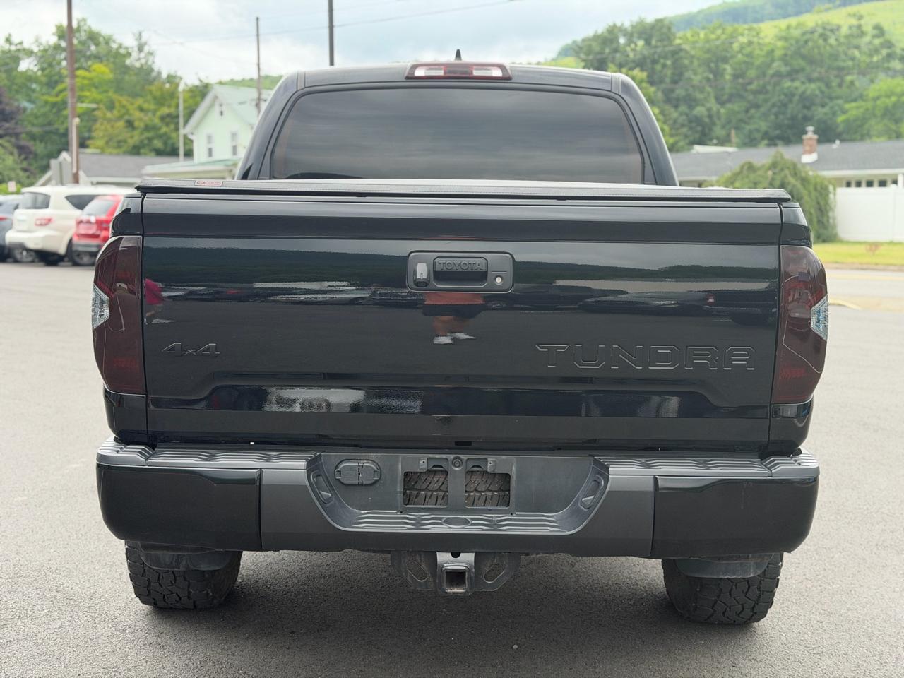 Toyota Tundra  2021