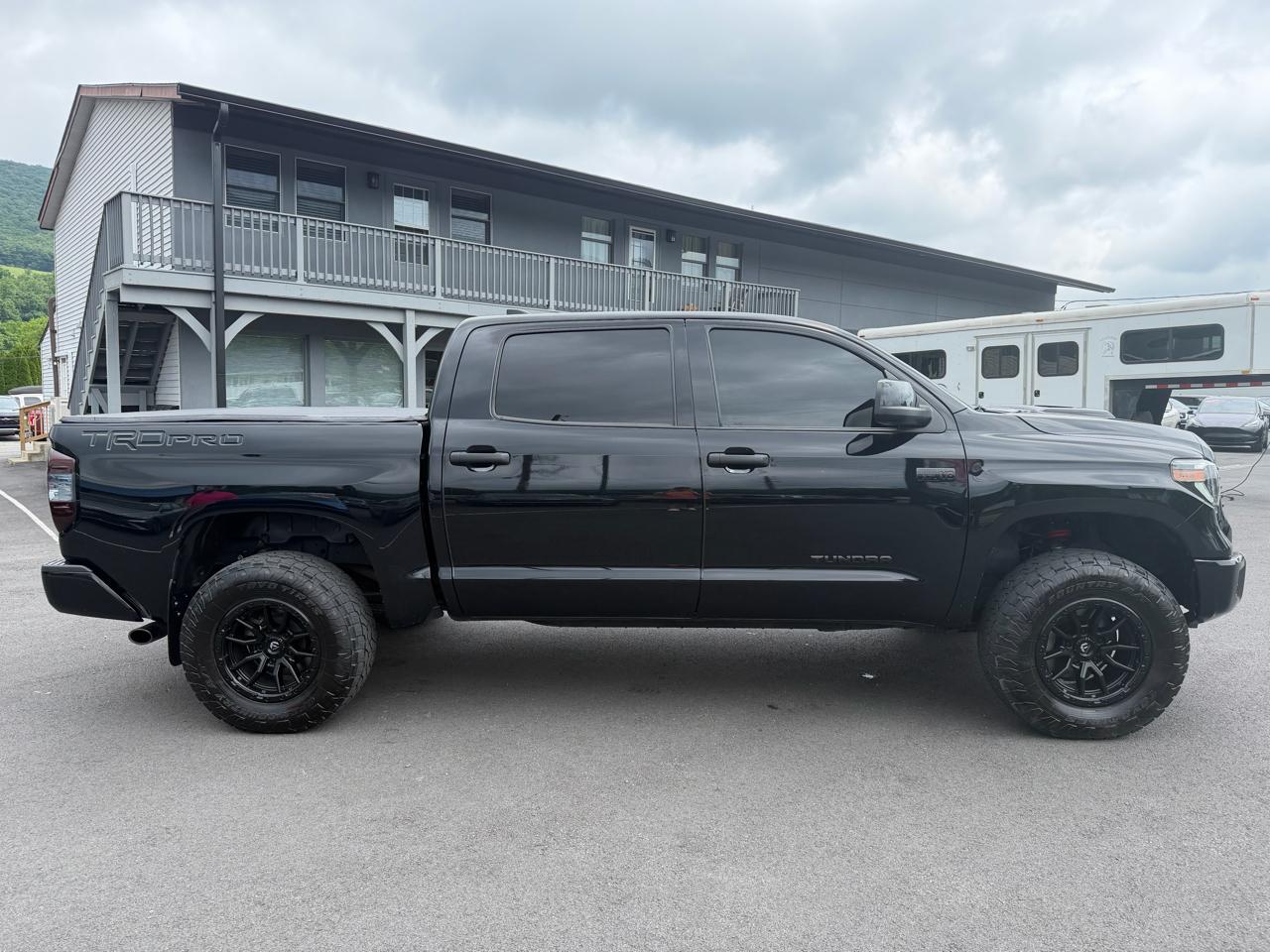 Toyota Tundra  2021