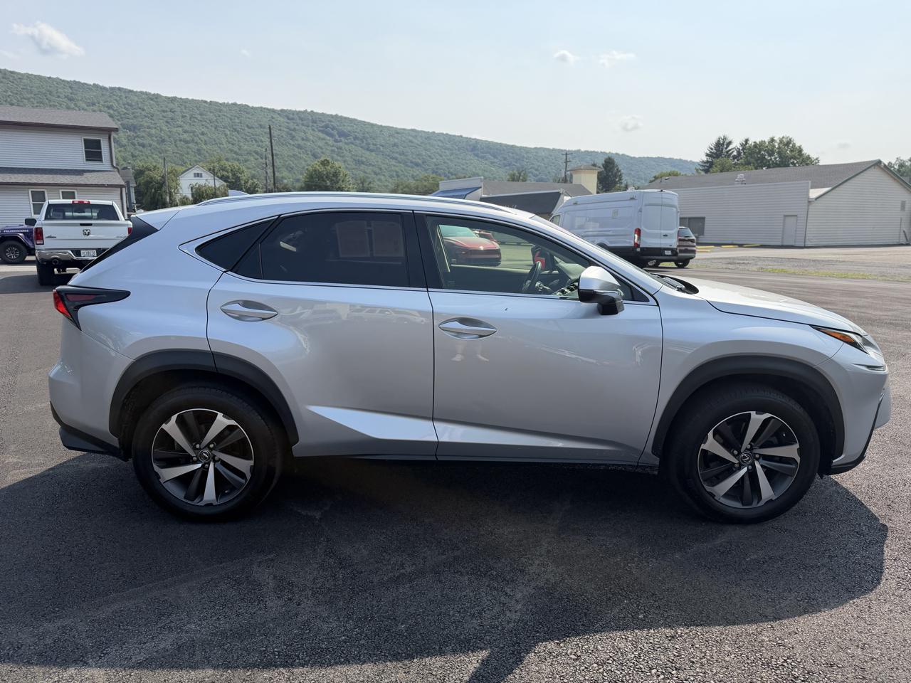 Lexus NX 200t  2019