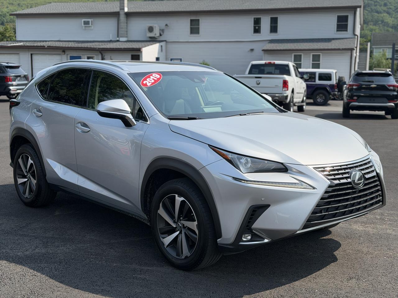 Lexus NX 200t  2019