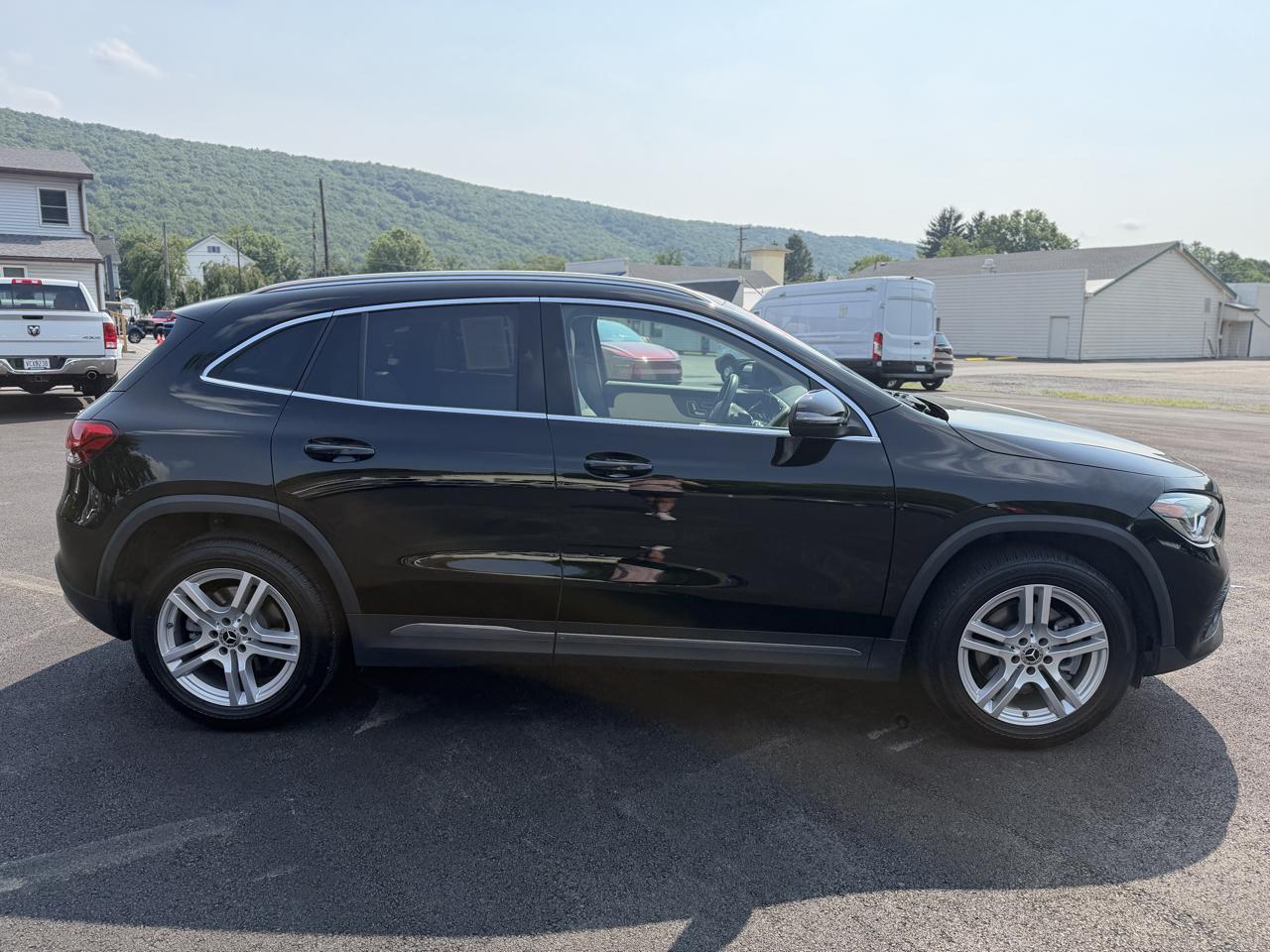 Mercedes-Benz GLA-Class  2021