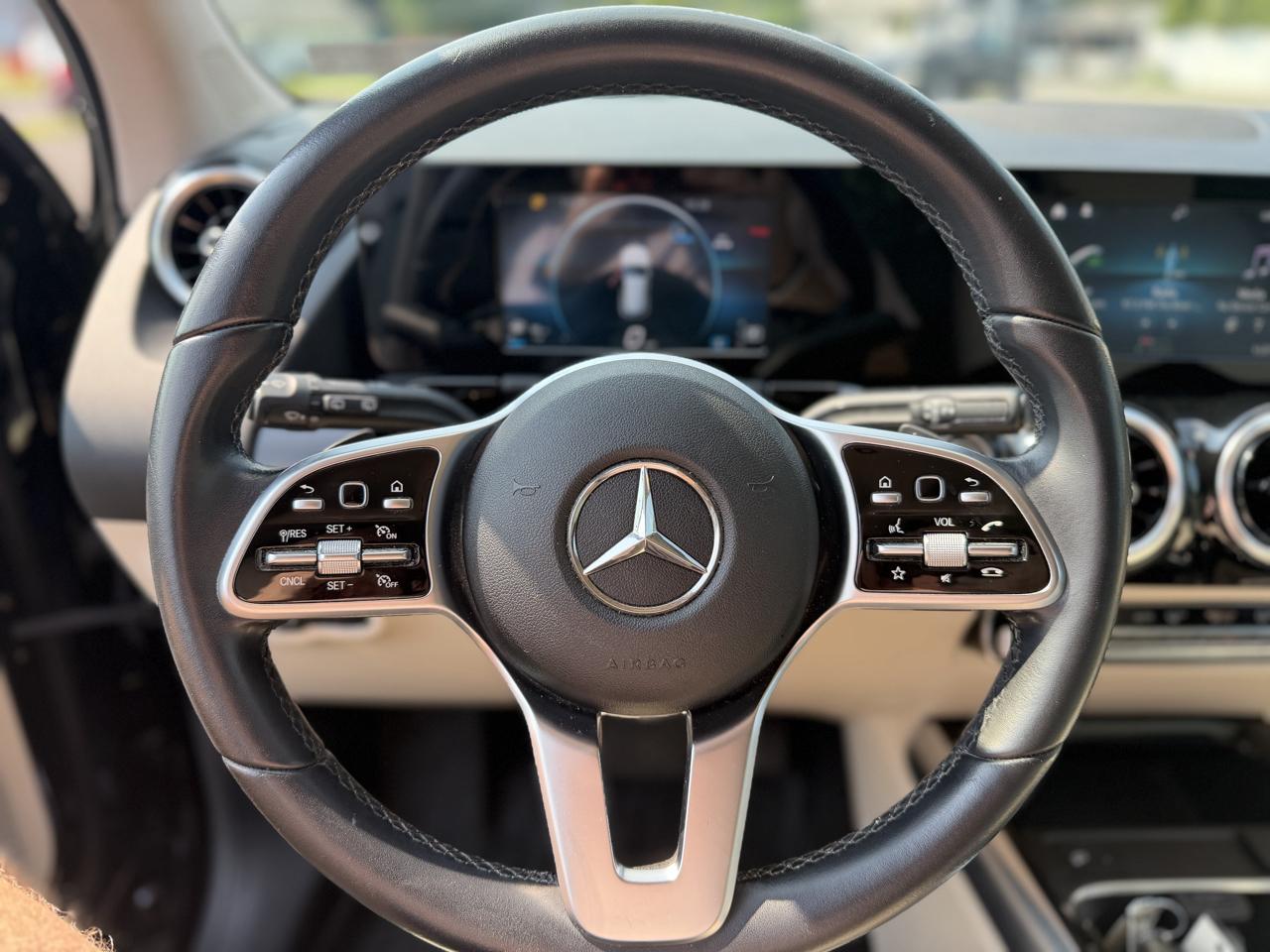 Mercedes-Benz GLA-Class  2021