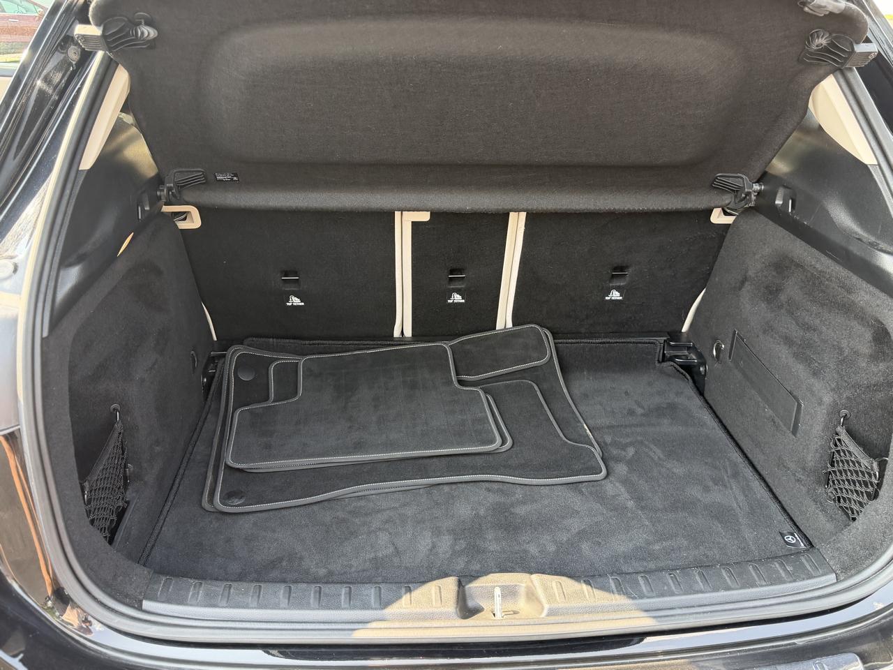 Mercedes-Benz GLA-Class  2021