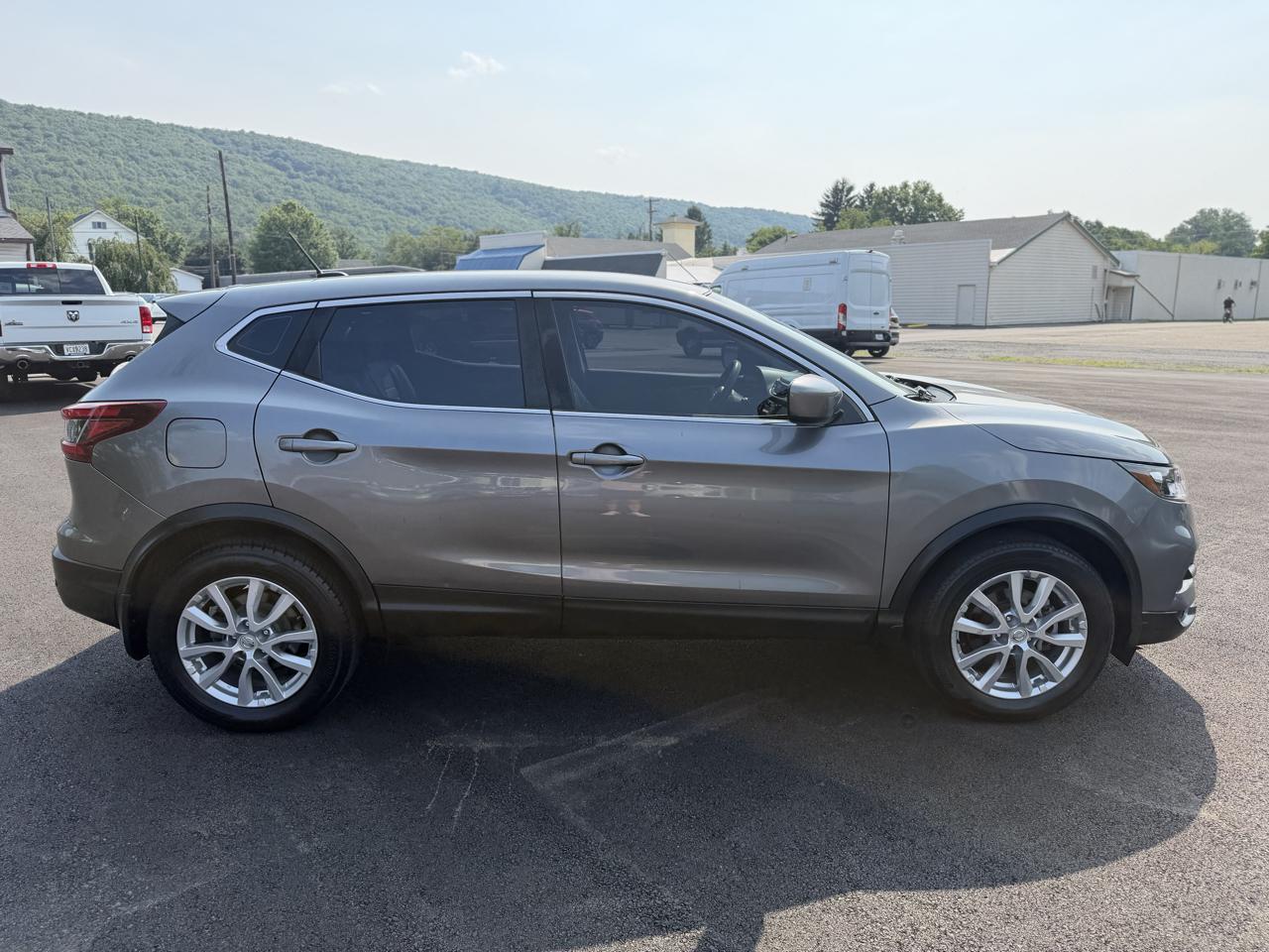 Nissan Rogue Sport  2020