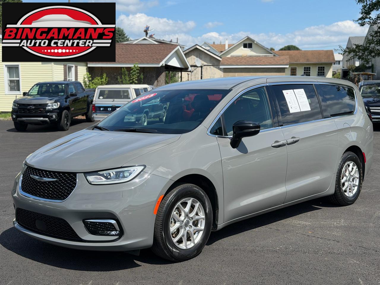 2025 Chrysler Pacifica SELECT