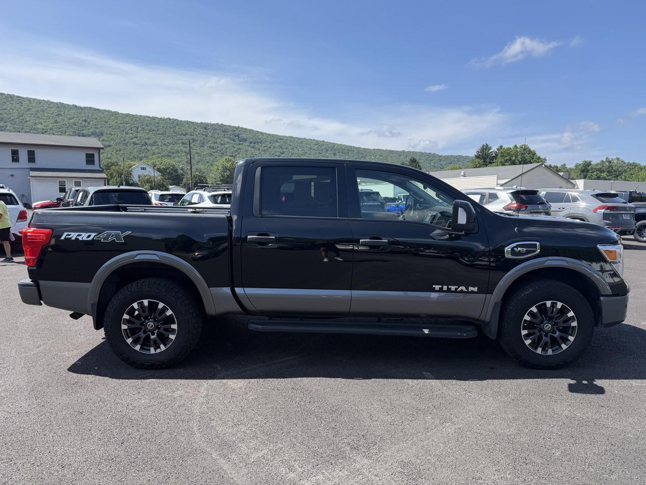 Nissan Titan  2017