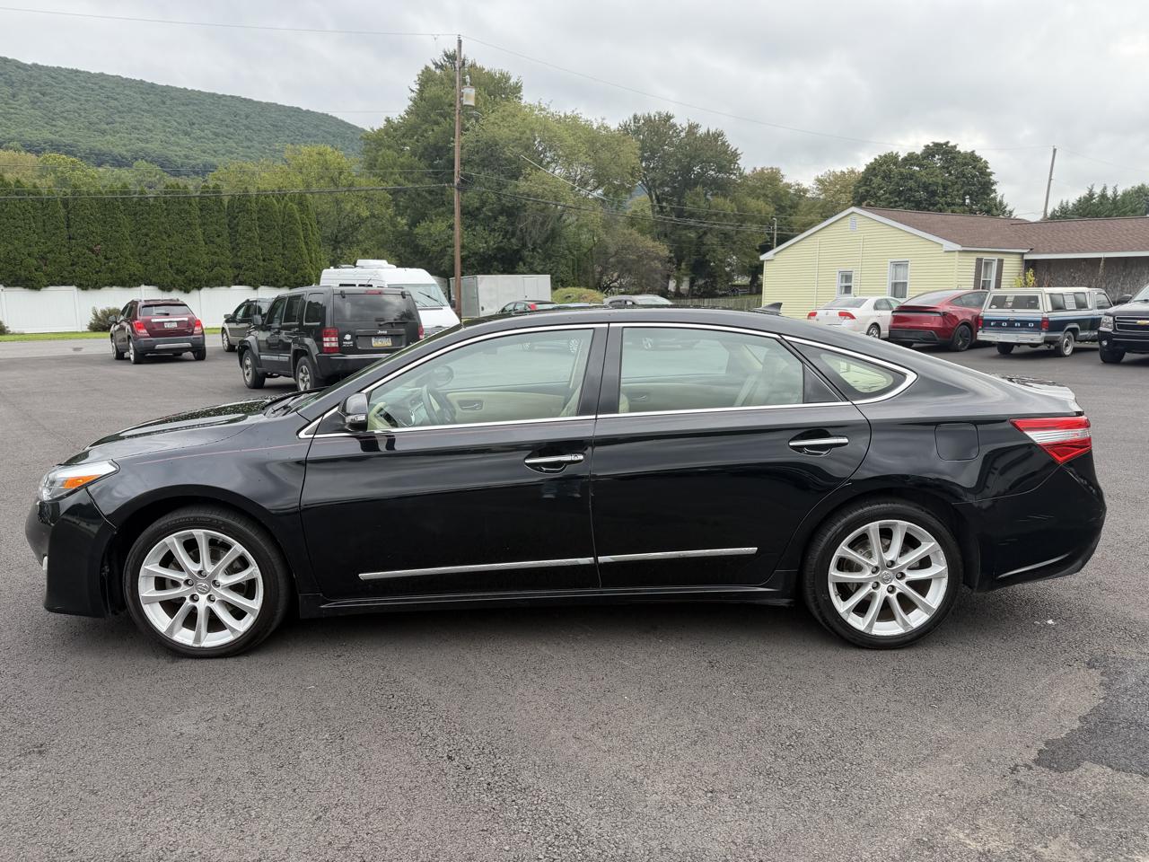 Toyota Avalon  2014