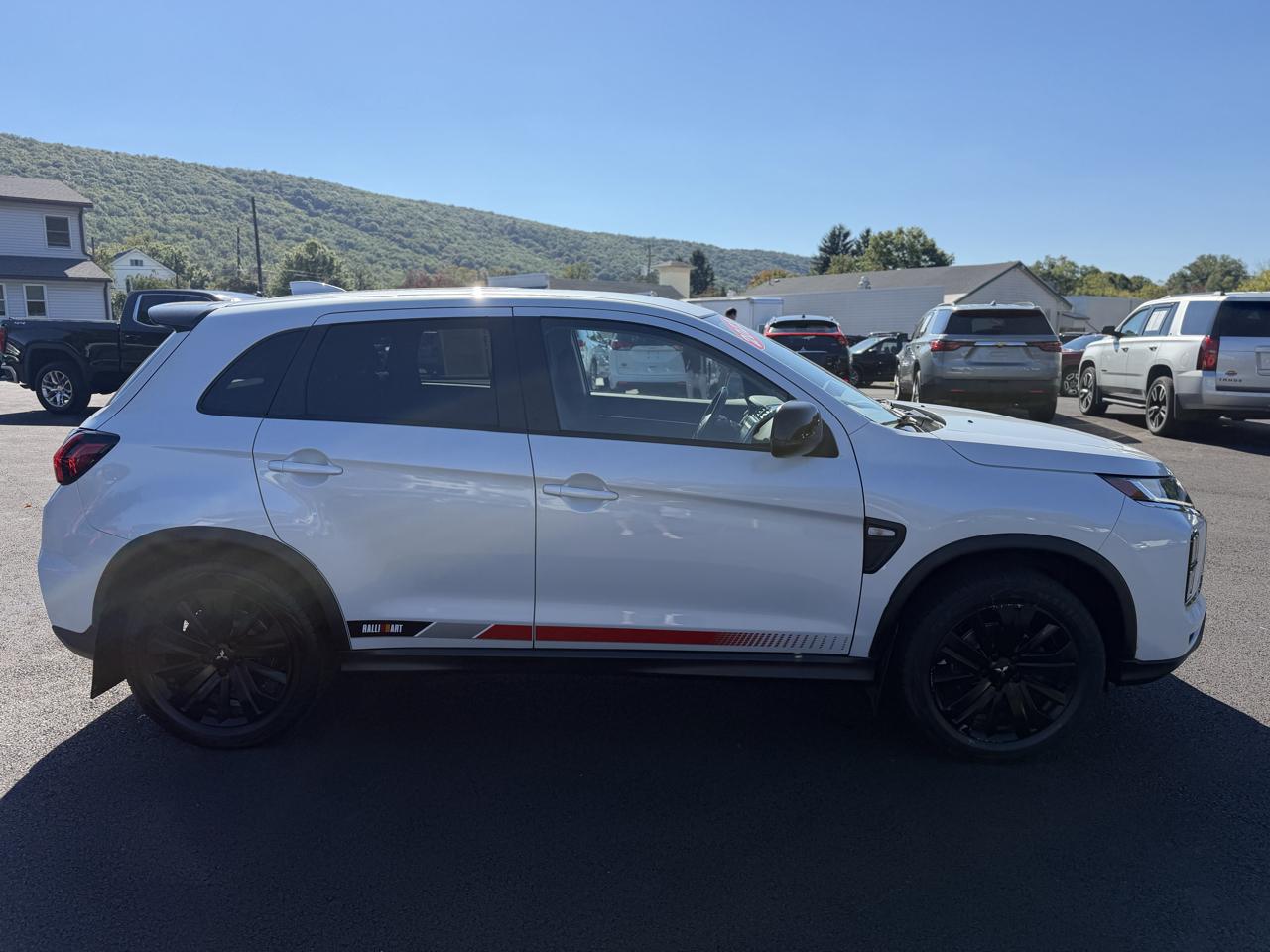 Mitsubishi Outlander Sport  2023