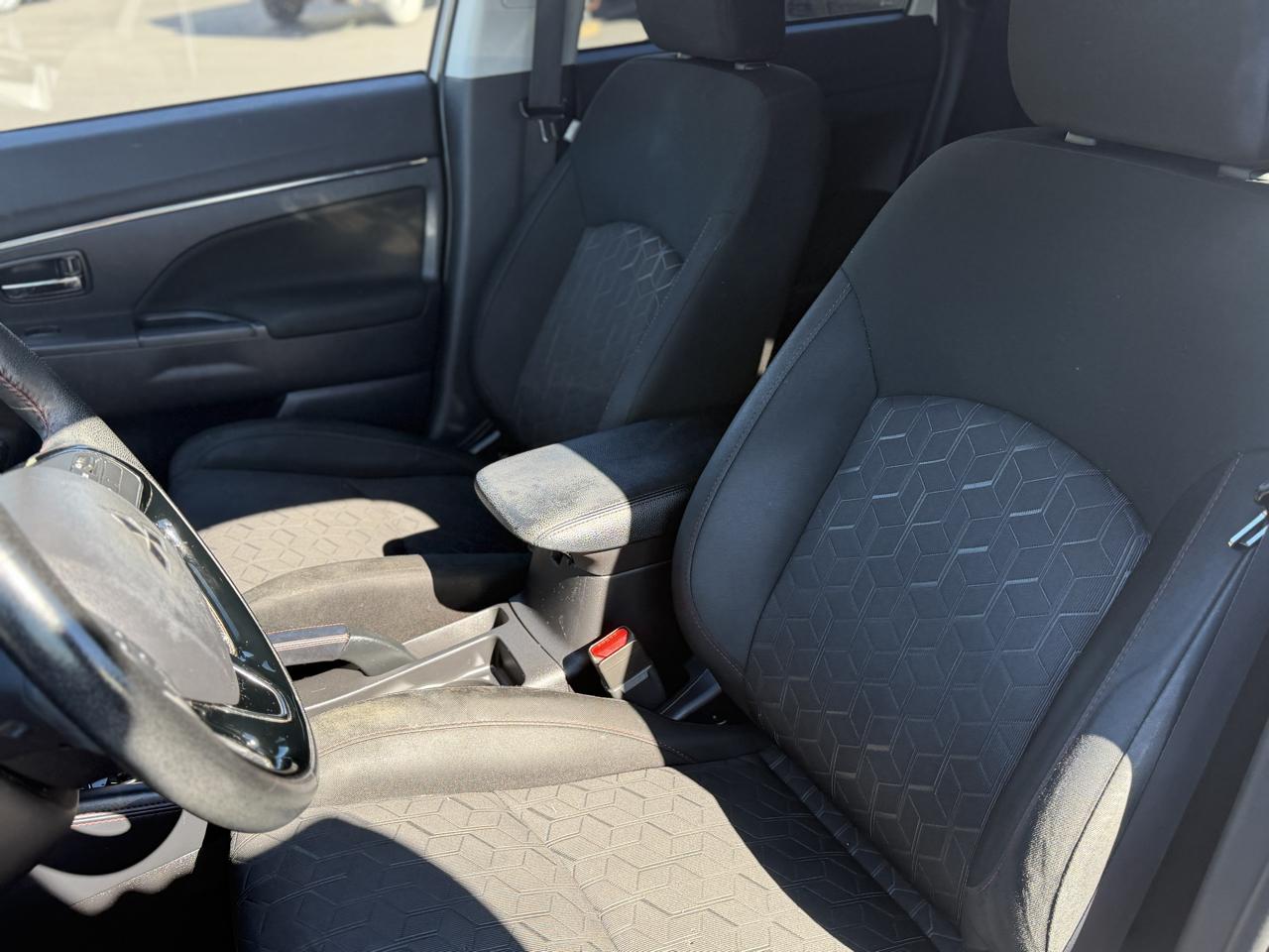 Mitsubishi Outlander Sport  2023