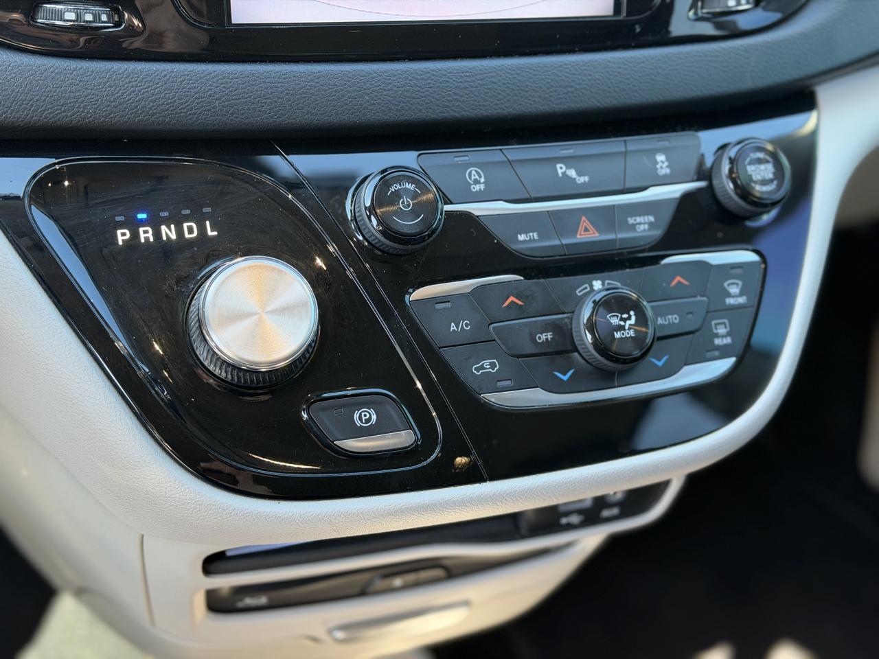 Chrysler Pacifica  2018