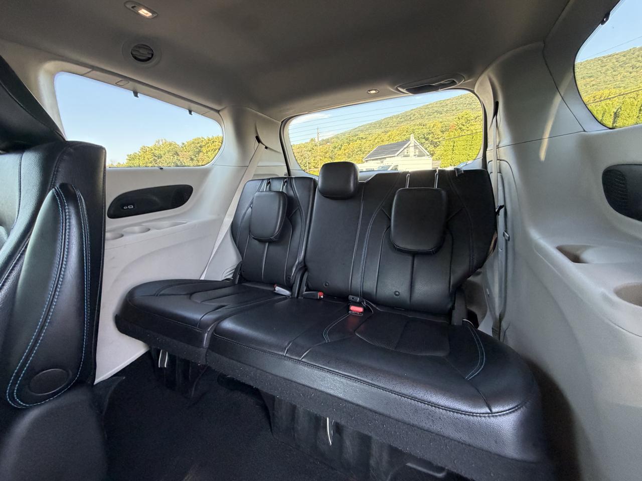 Chrysler Pacifica Hybrid  2021