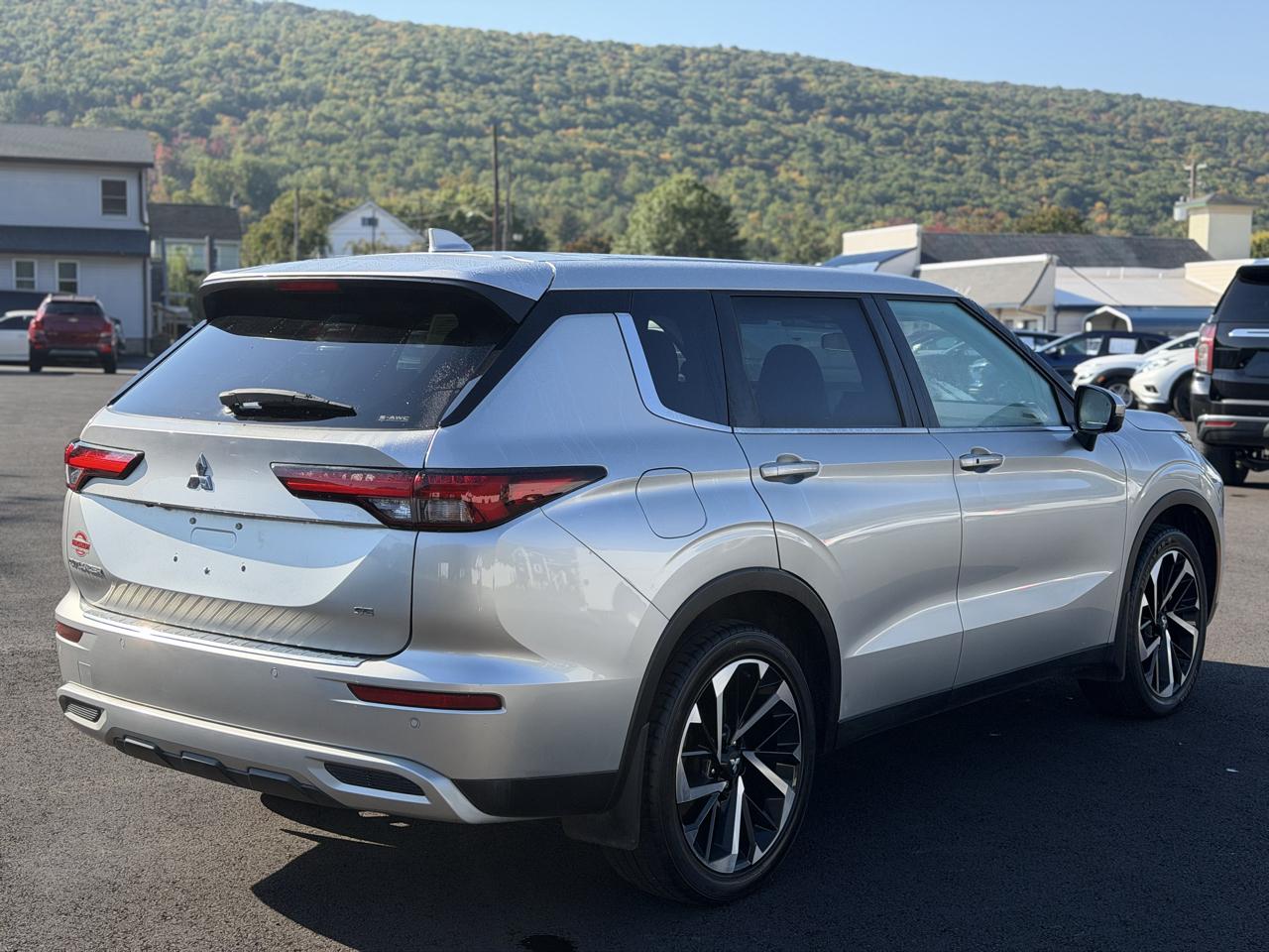 Mitsubishi Outlander  2023