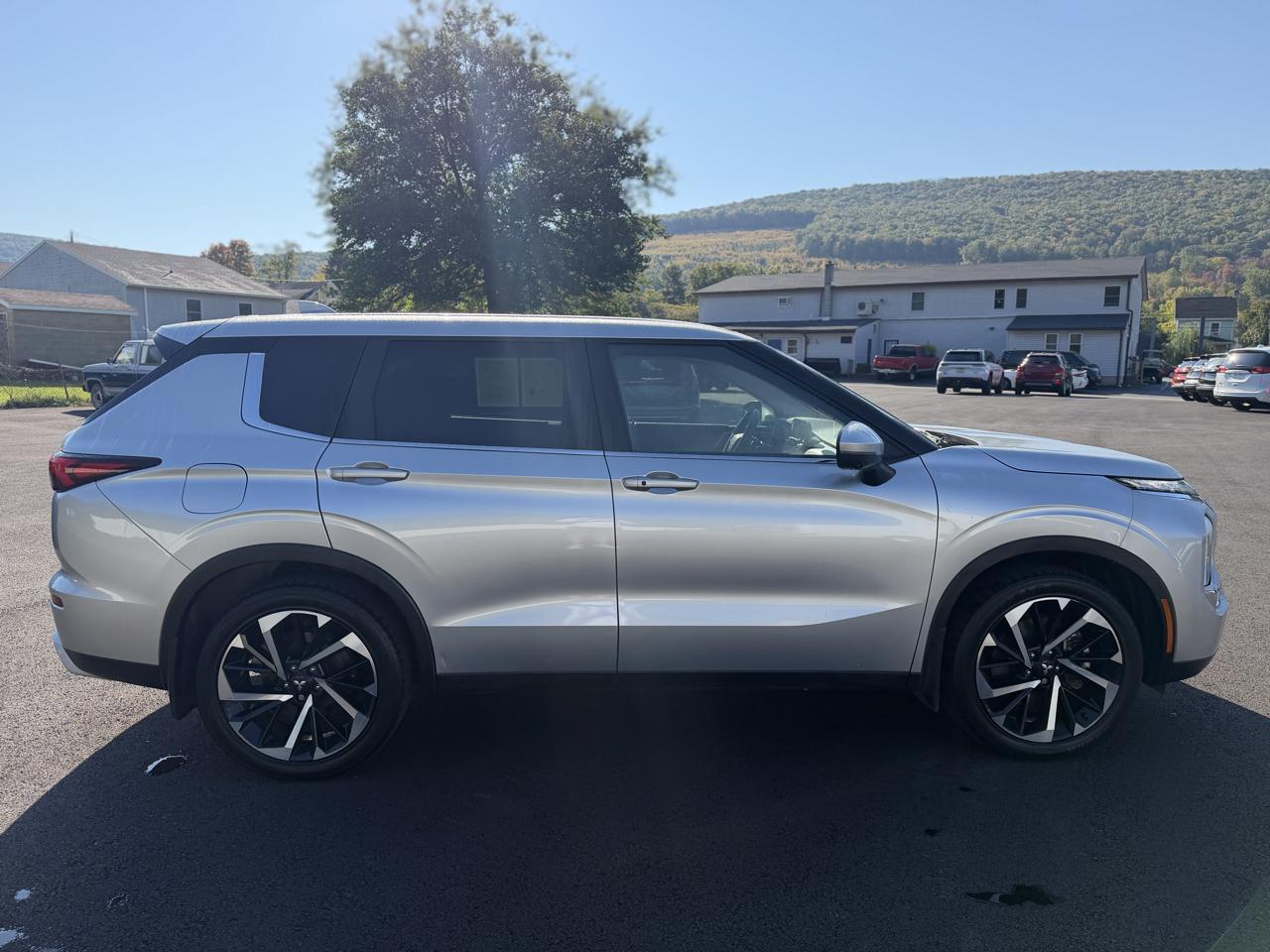 Mitsubishi Outlander  2023