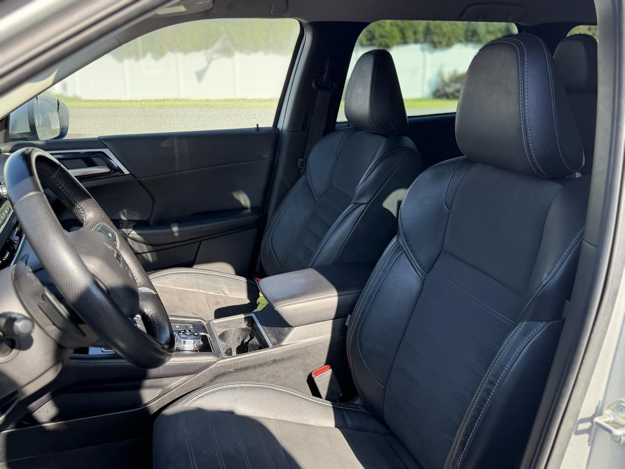 Mitsubishi Outlander  2023