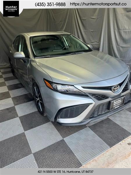2024 Toyota Camry SE's photo