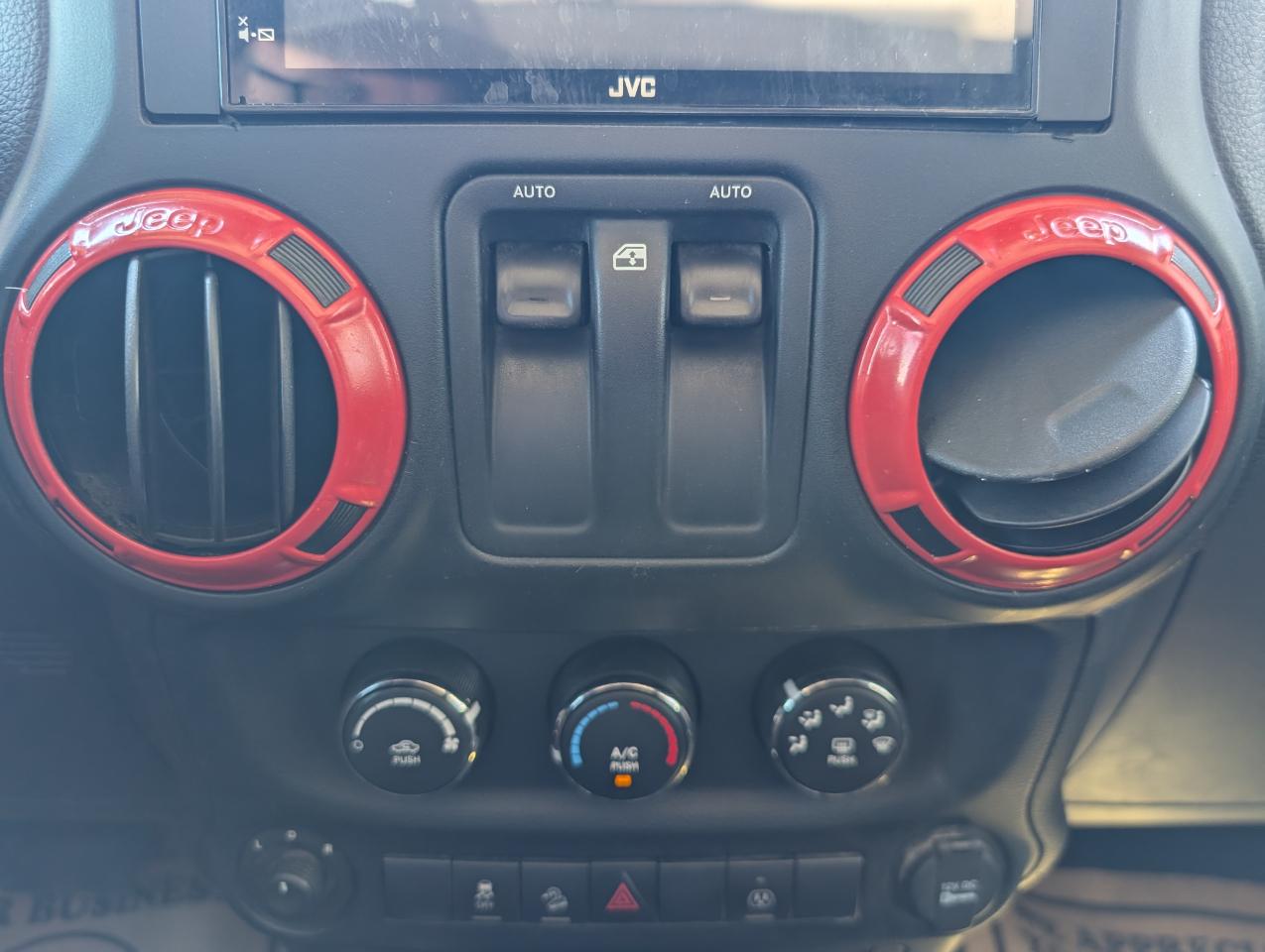 Jeep Wrangler Sahara 4WD 2013